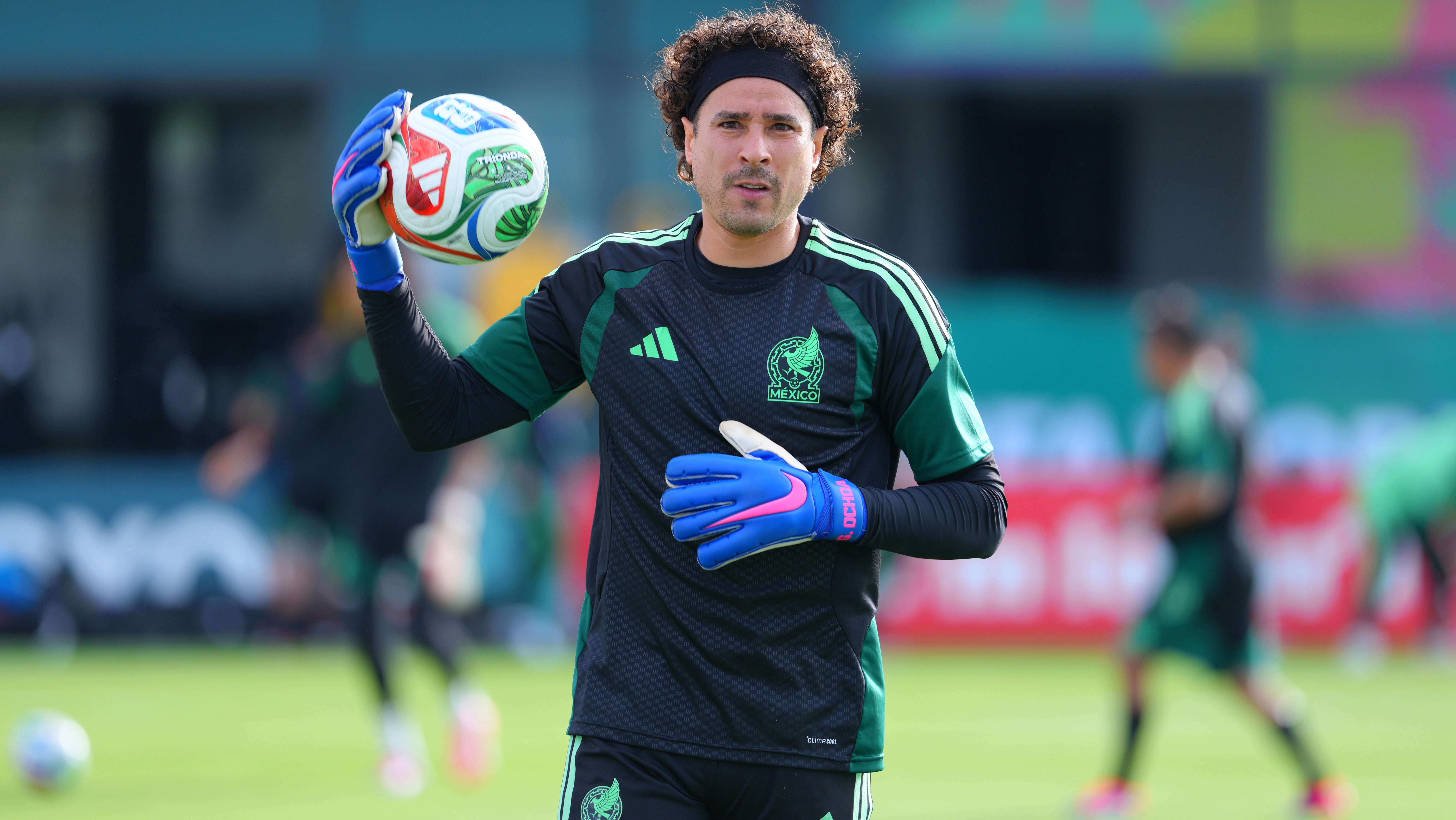 El Vasco Aguirre y la decisión que ronda en el Tricolor: ¿Poner a Memo Ochoa contra Chequia?