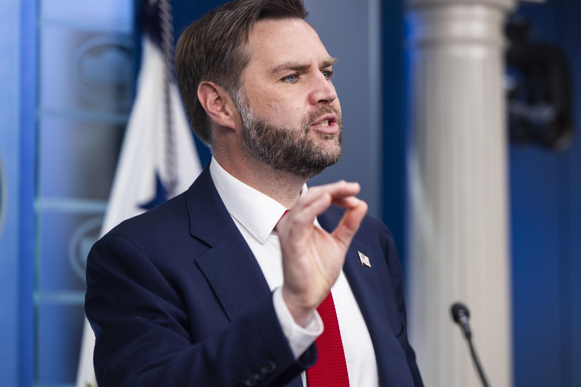 Pese a que Trump y Cuba mantienen contactos diplomáticos, JD Vance lanza advertencia a La Habana