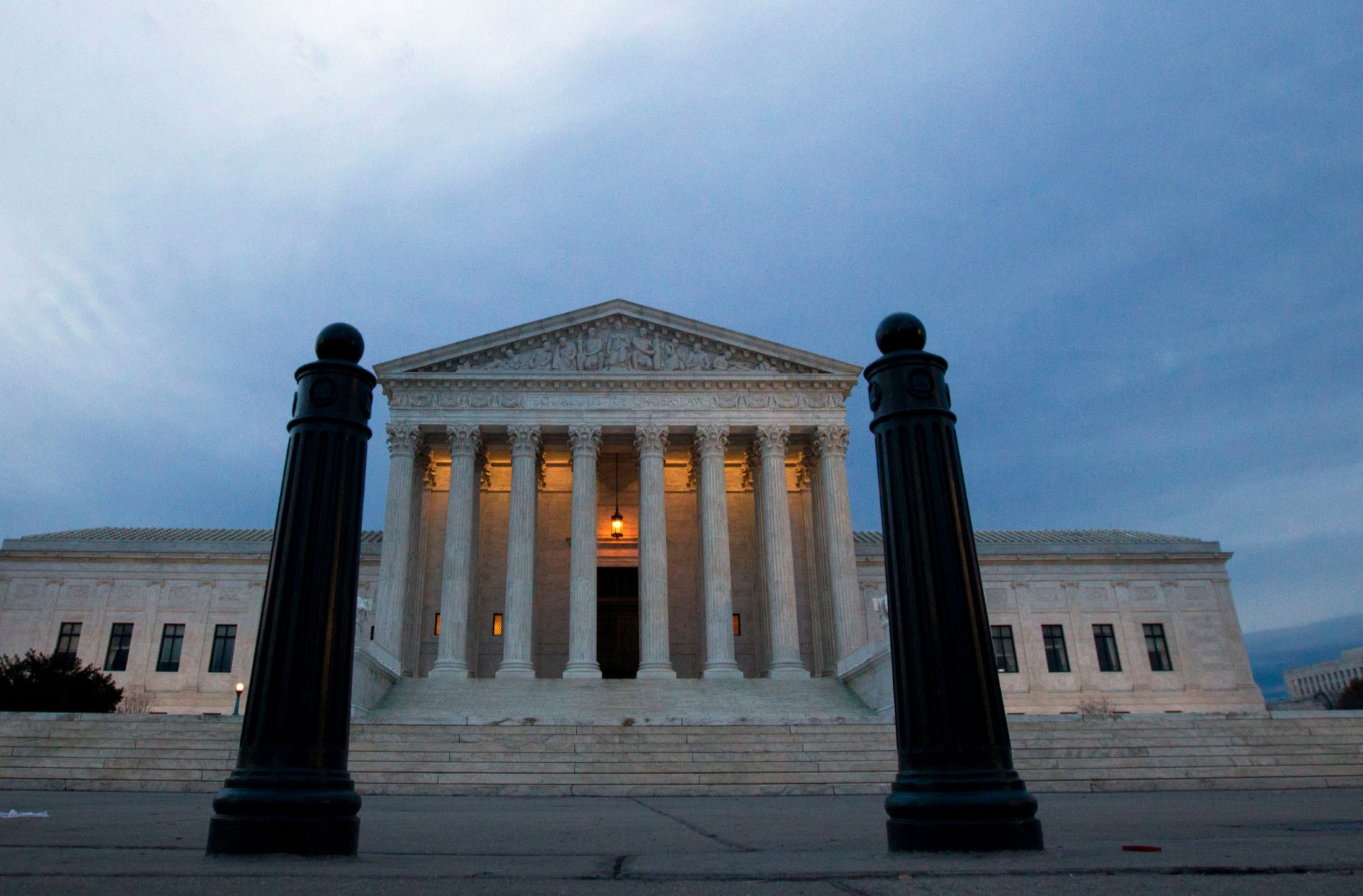 Corte Suprema limita prohibición de armas a consumidores de drogas en fallo clave de Texas
