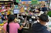 La inflación y los salarios estancados pesan sobre hogares latinos y afroamericanos en el país.