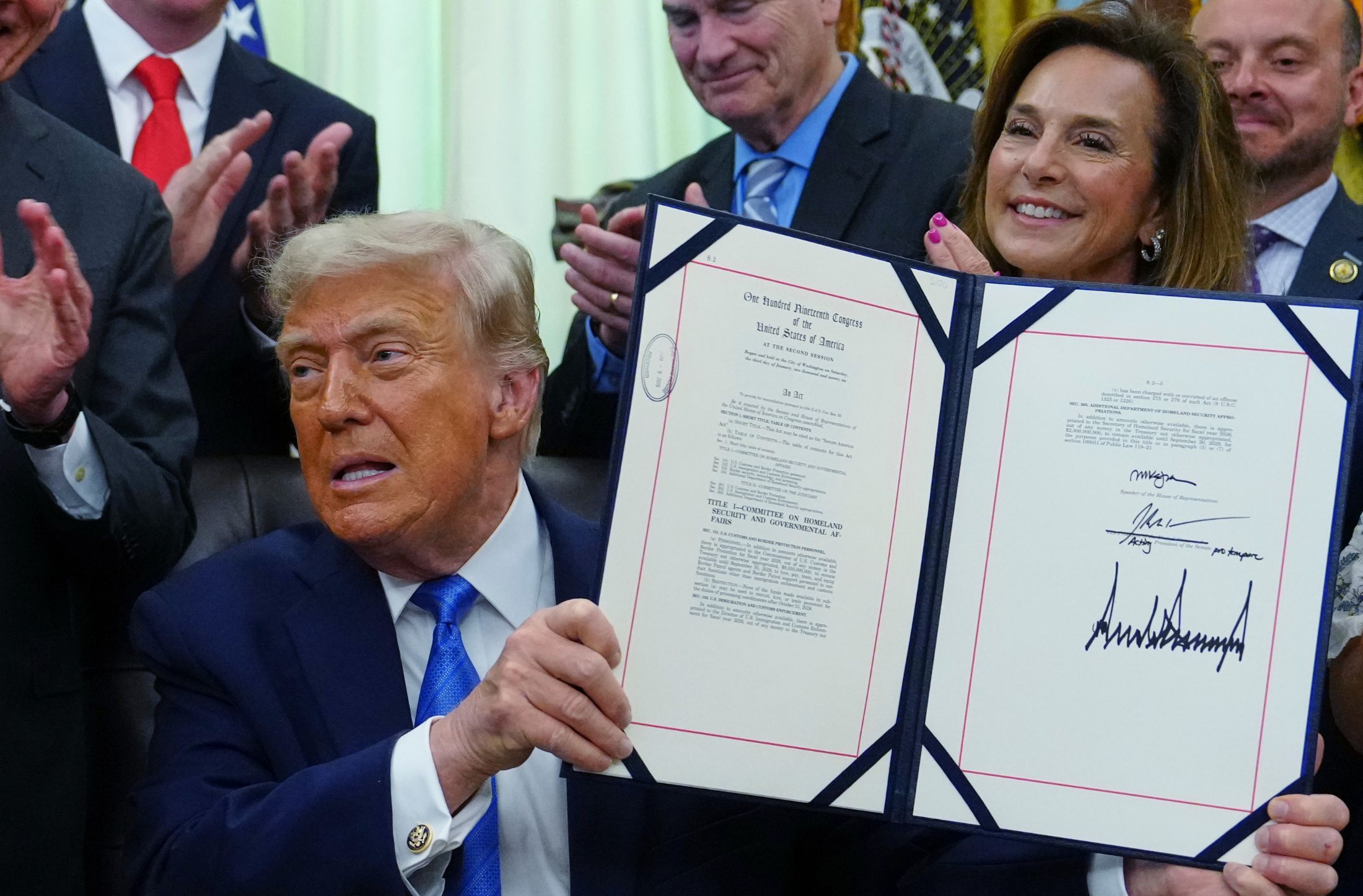Trump firma la Secure America Act y blinda fondos para ICE y CBP hasta 2029