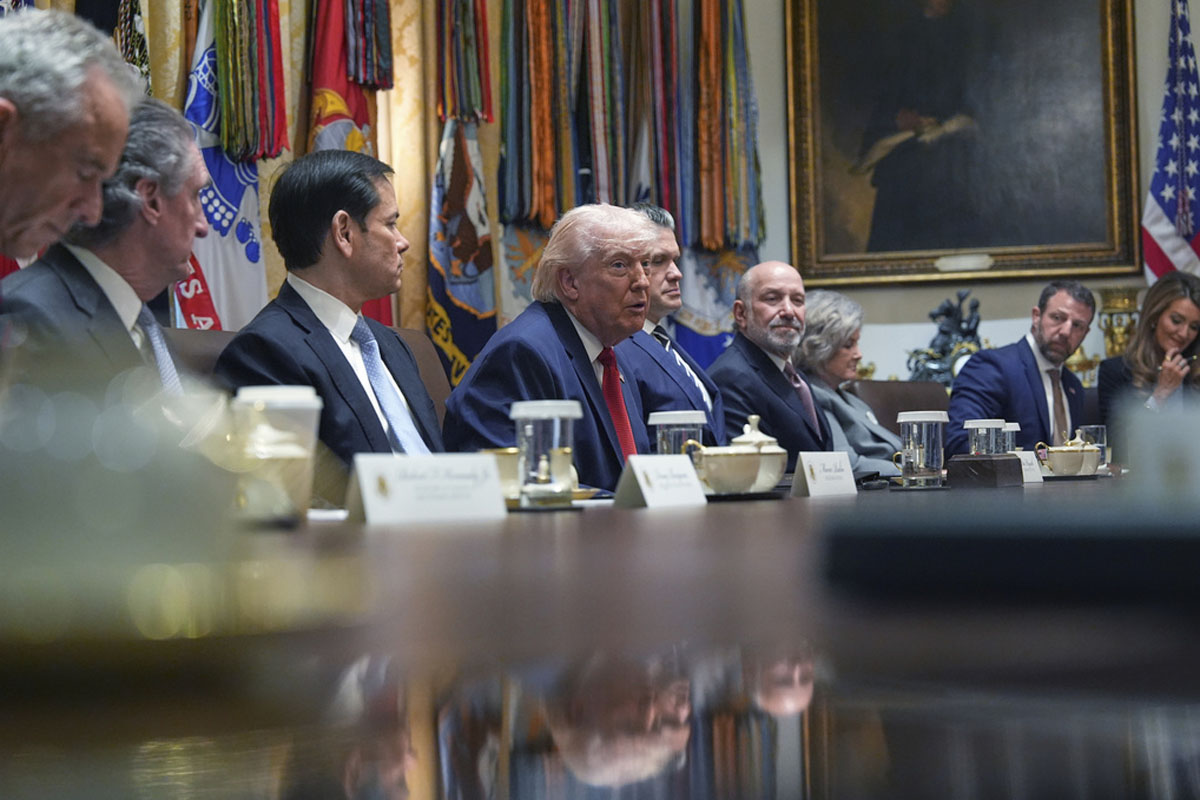 J.D. Vance revela que Donald Trump le impone a su gabinete un estricto código de vestimenta