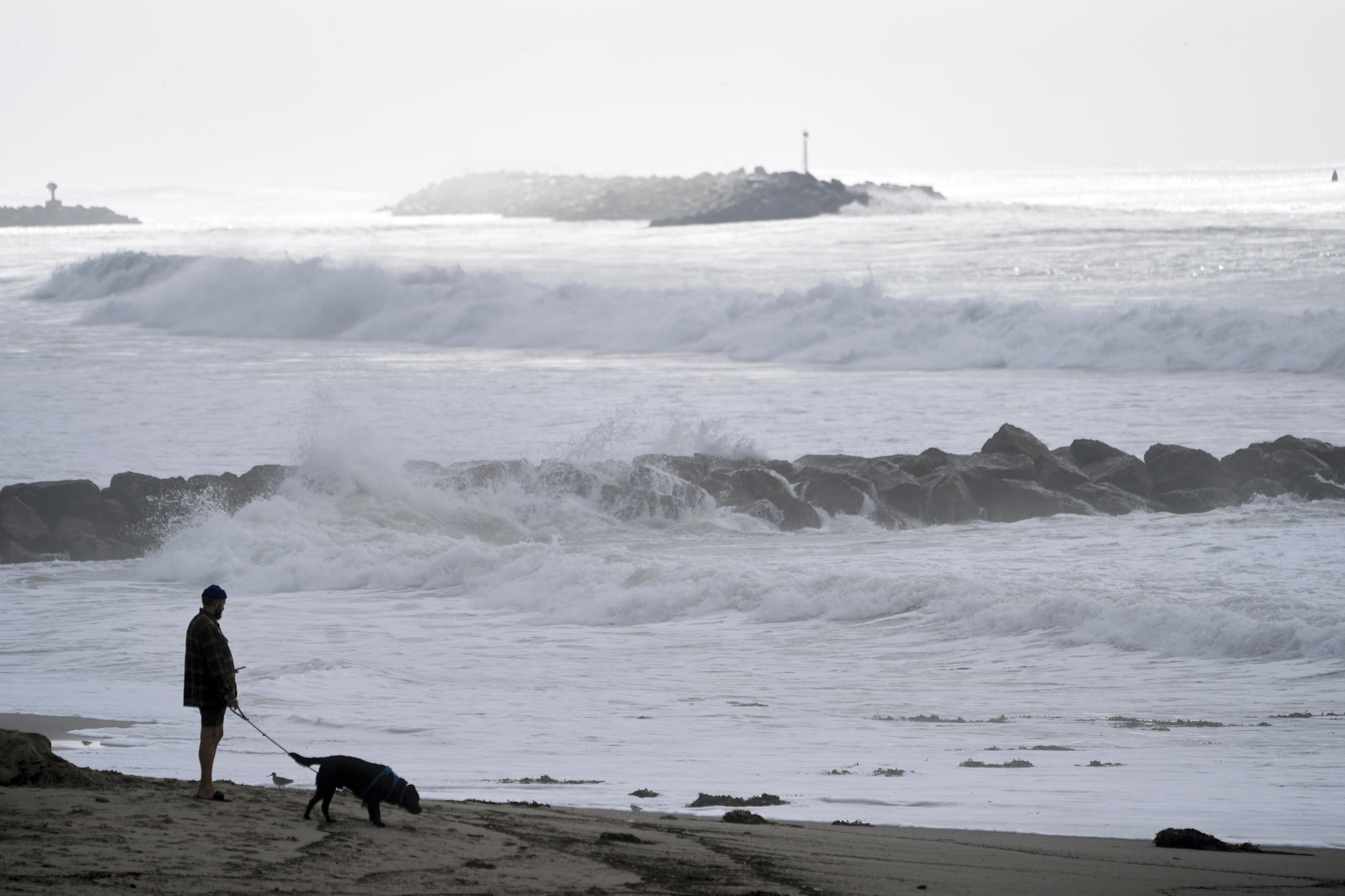 NWS advierte sobre fuerte oleaje en el sur de California
