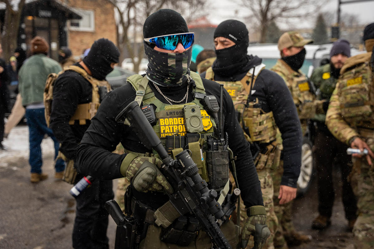 Departamento de Justicia demanda a Virginia por prohibirles a los agentes de ICE portar máscaras
