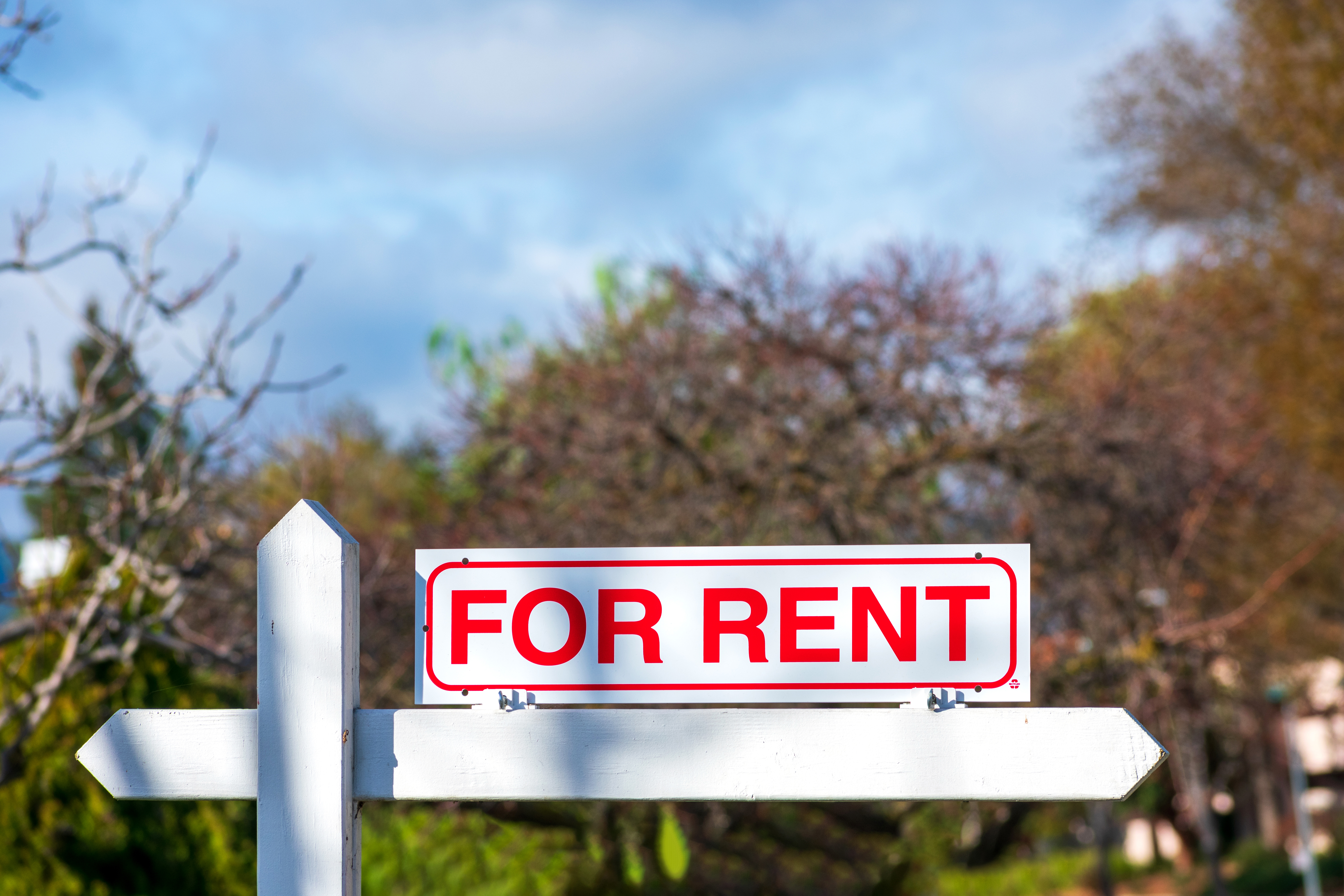 Cuáles son los 5 mercados de viviendas de alquiler en EE. UU. con mayor demanda para este verano, según Zillow