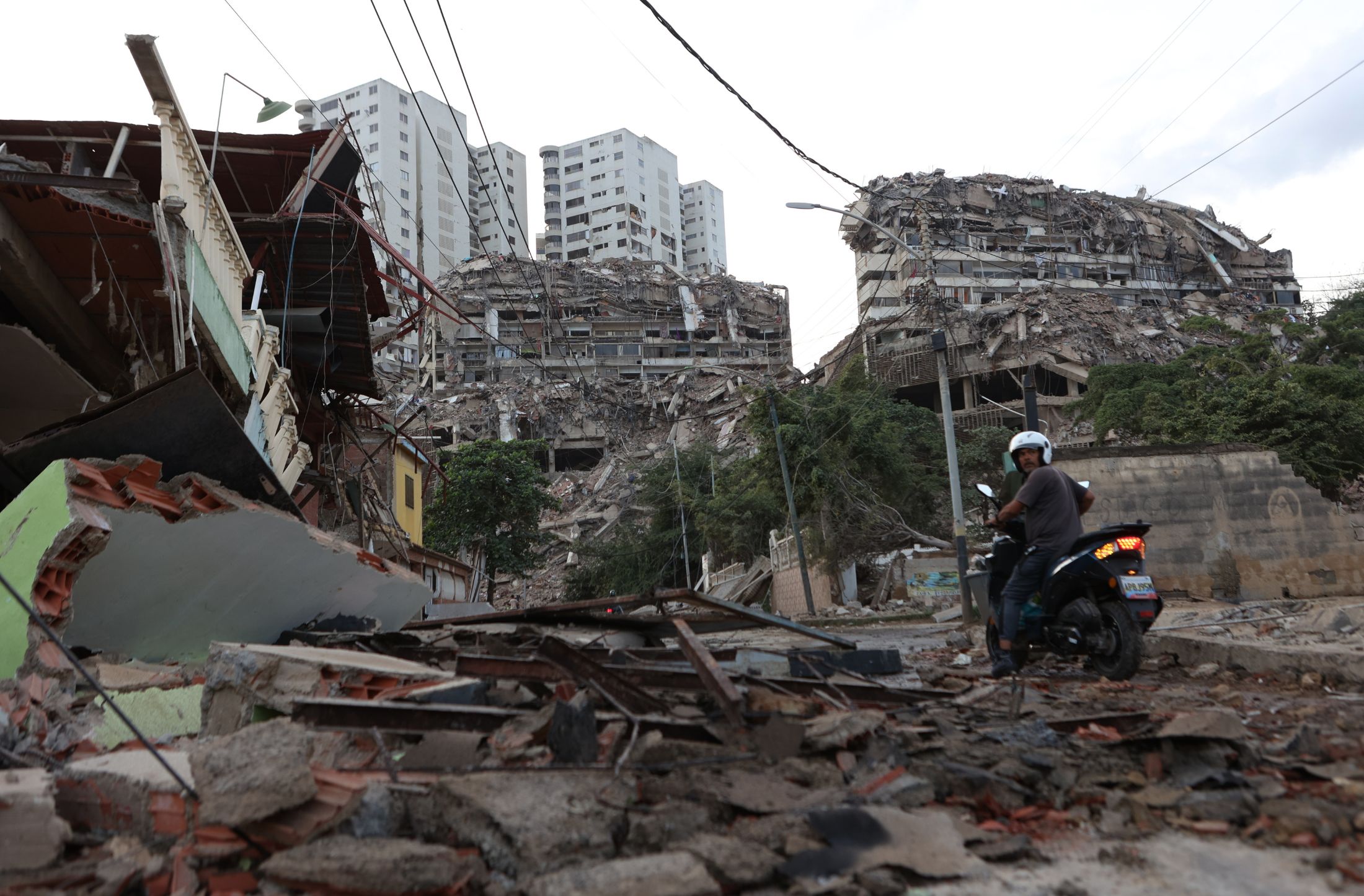 Sismo en Venezuela deja decenas de muertos y provoca emergencia nacional