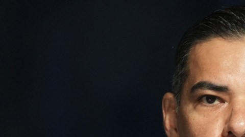 Robert Garcia, representante por California