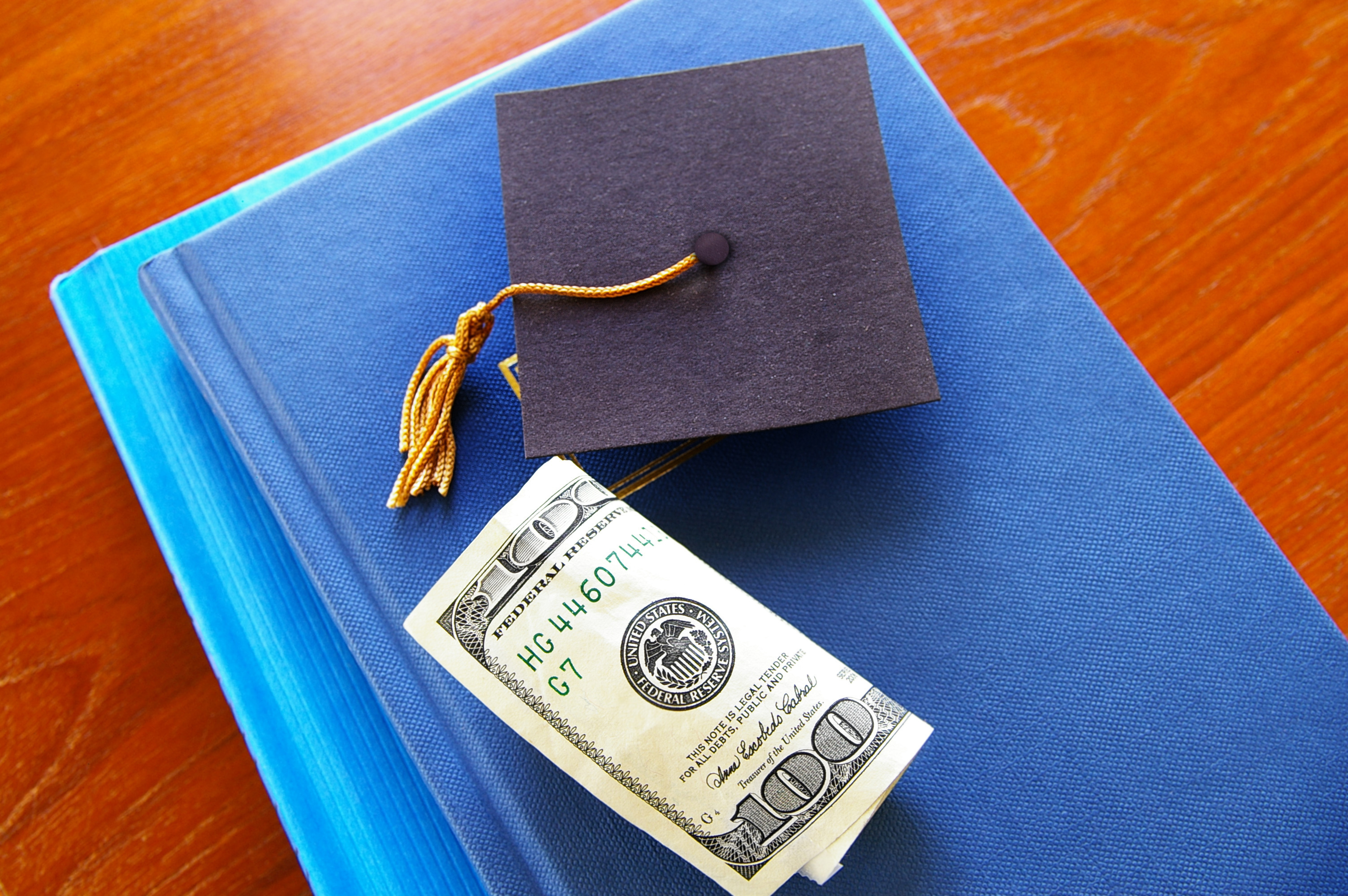 Estudiantes de secundaria podrían ganar $36,000 al graduarse con nueva ley del 1 de julio