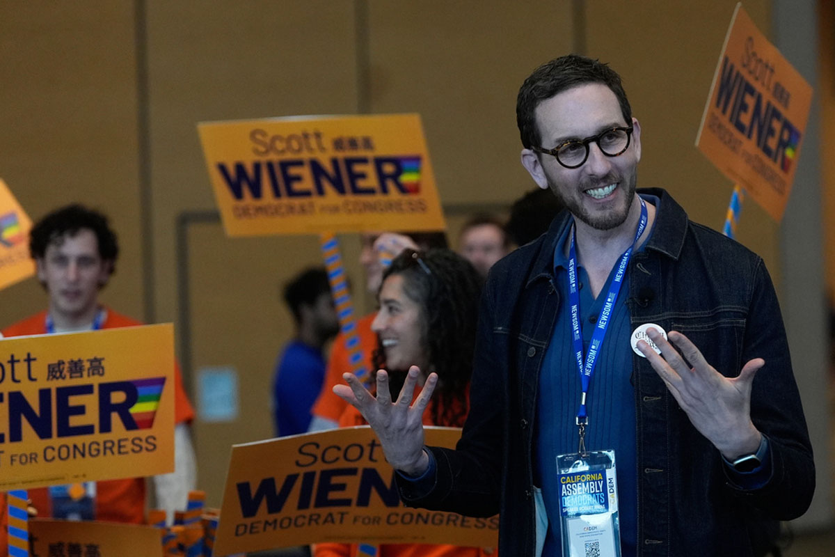 Scott Wiener, senador que aspira a suceder a Nancy Pelosi, fue agredido durante un evento gay
