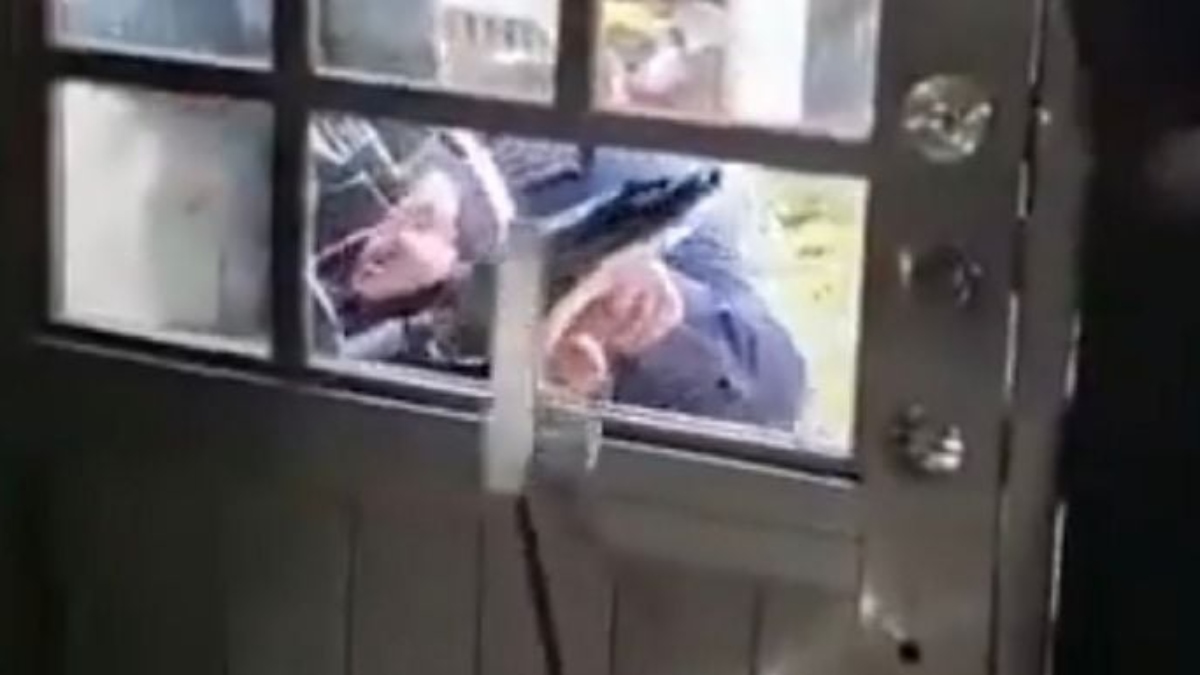 Captan en video el secuestro de una periodista mexicana por un comando armado que irrumpió en su casa