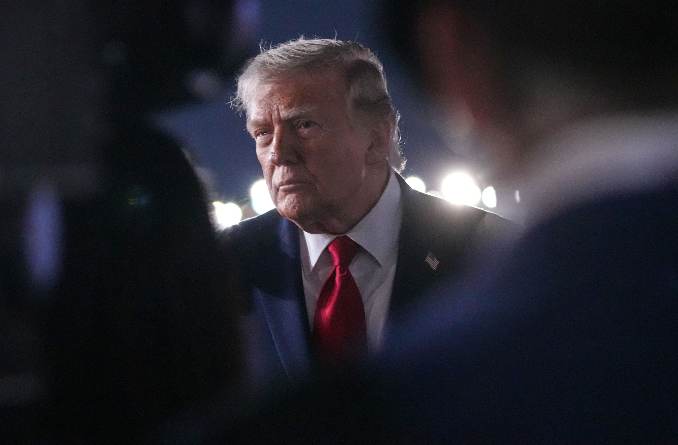Trump acusa a Irán de derribar un helicóptero estadounidense y promete represalias