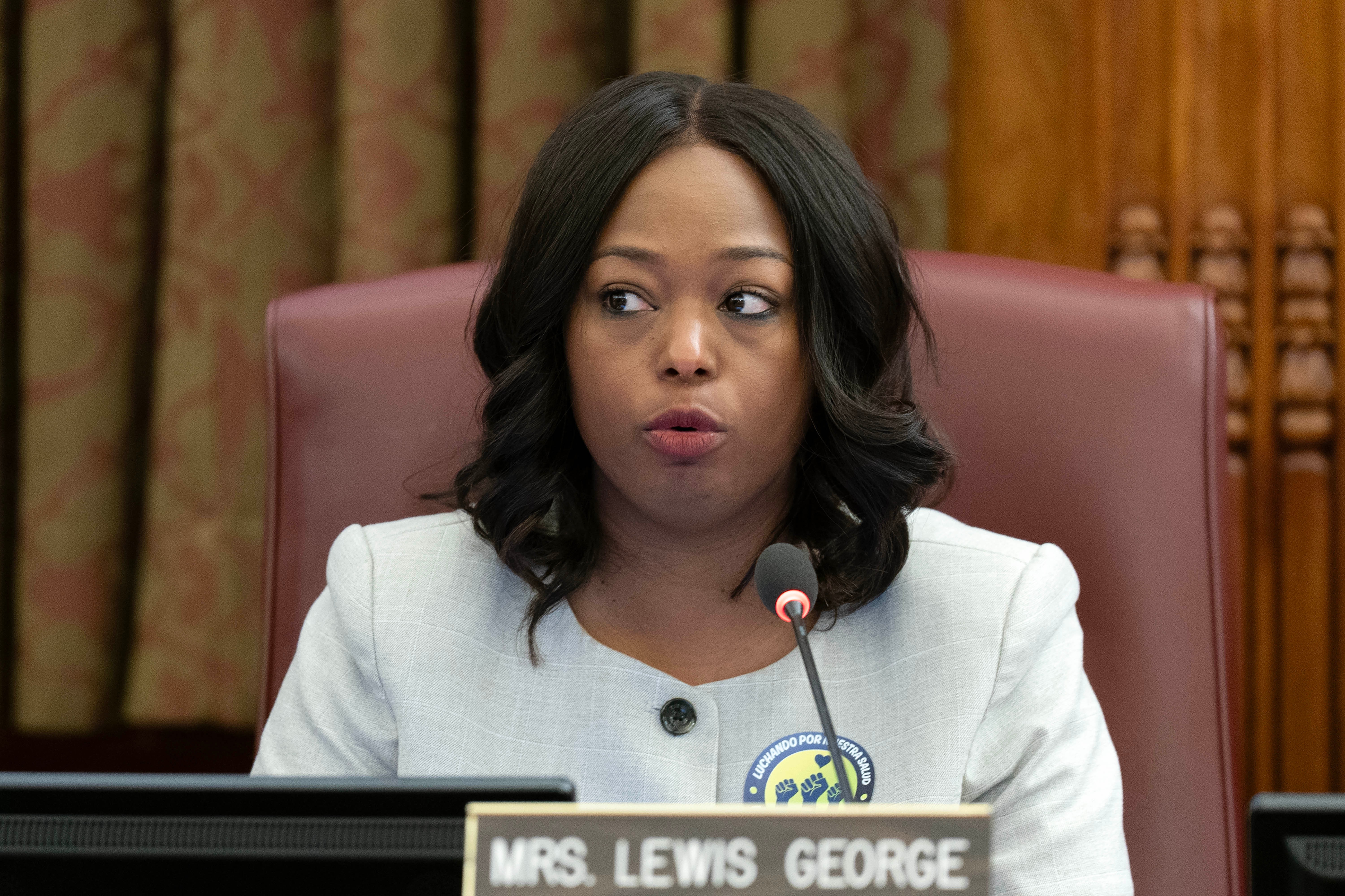 Trump amenaza tomar control de Washington D.C. si Janeese Lewis George gana las primarias demócratas