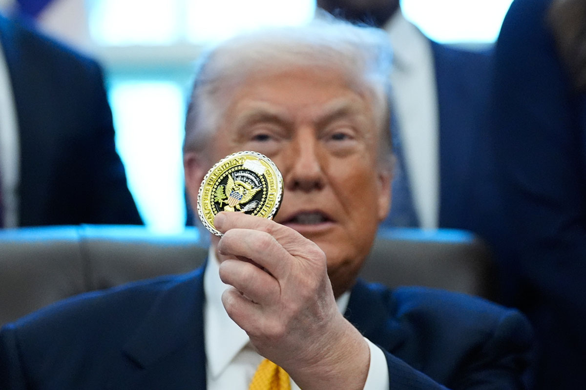 Demócratas advierten que el oro para acuñar monedas con la imagen de Trump podría provenir de cárteles