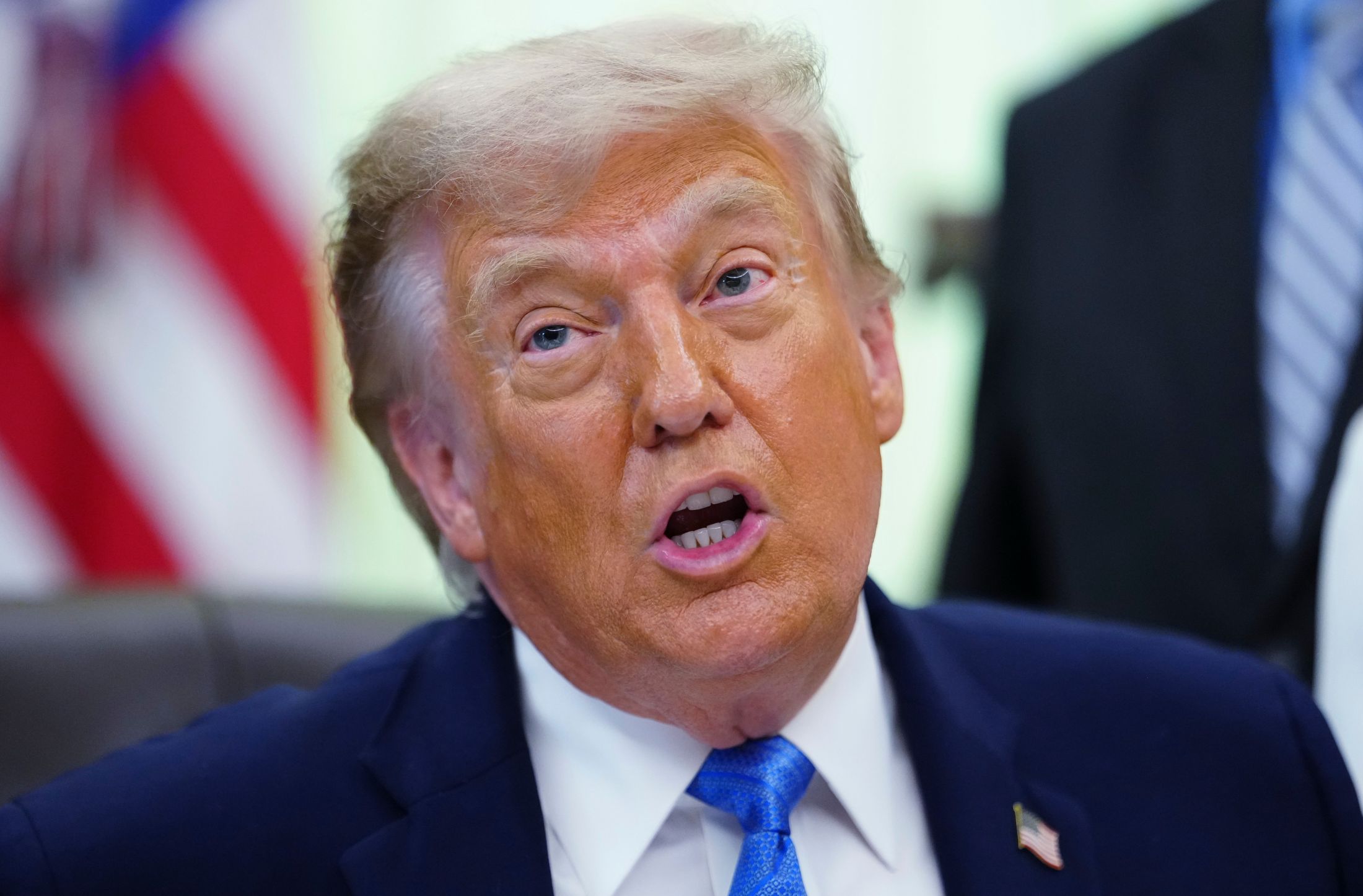 Trump frena ataque a Irán tras avances en negociación para poner fin al conflicto