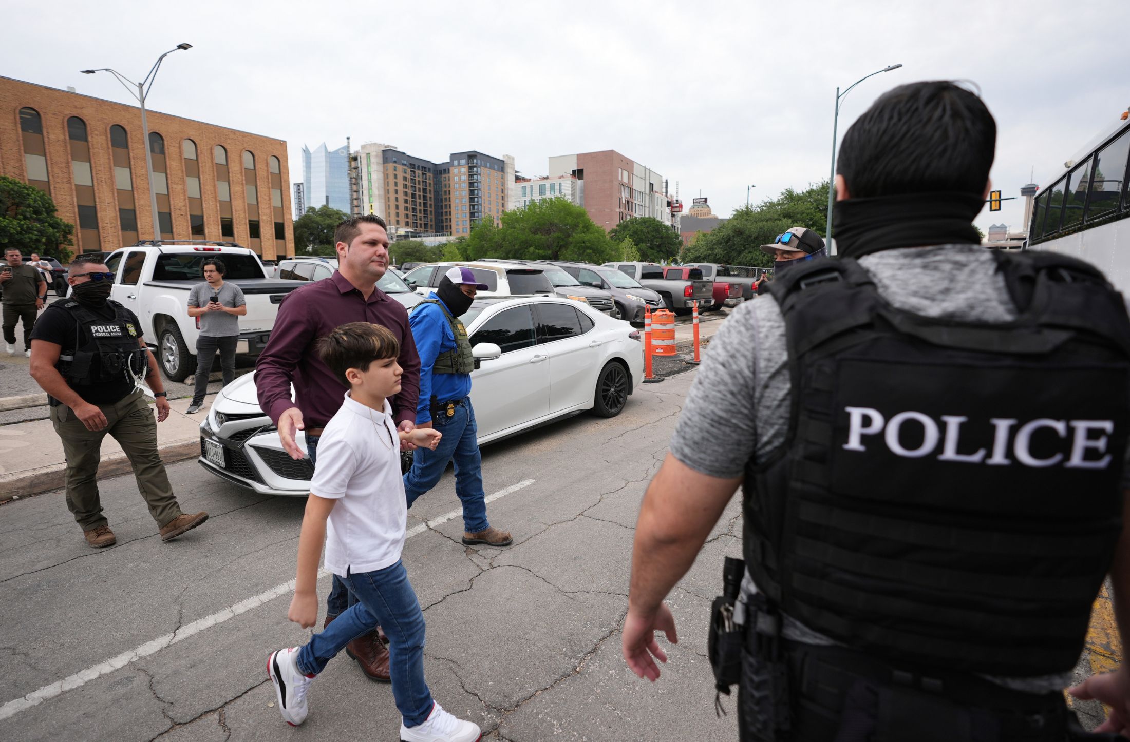 Juez frena arrestos de inmigrantes en tribunales y bloquea política de Trump