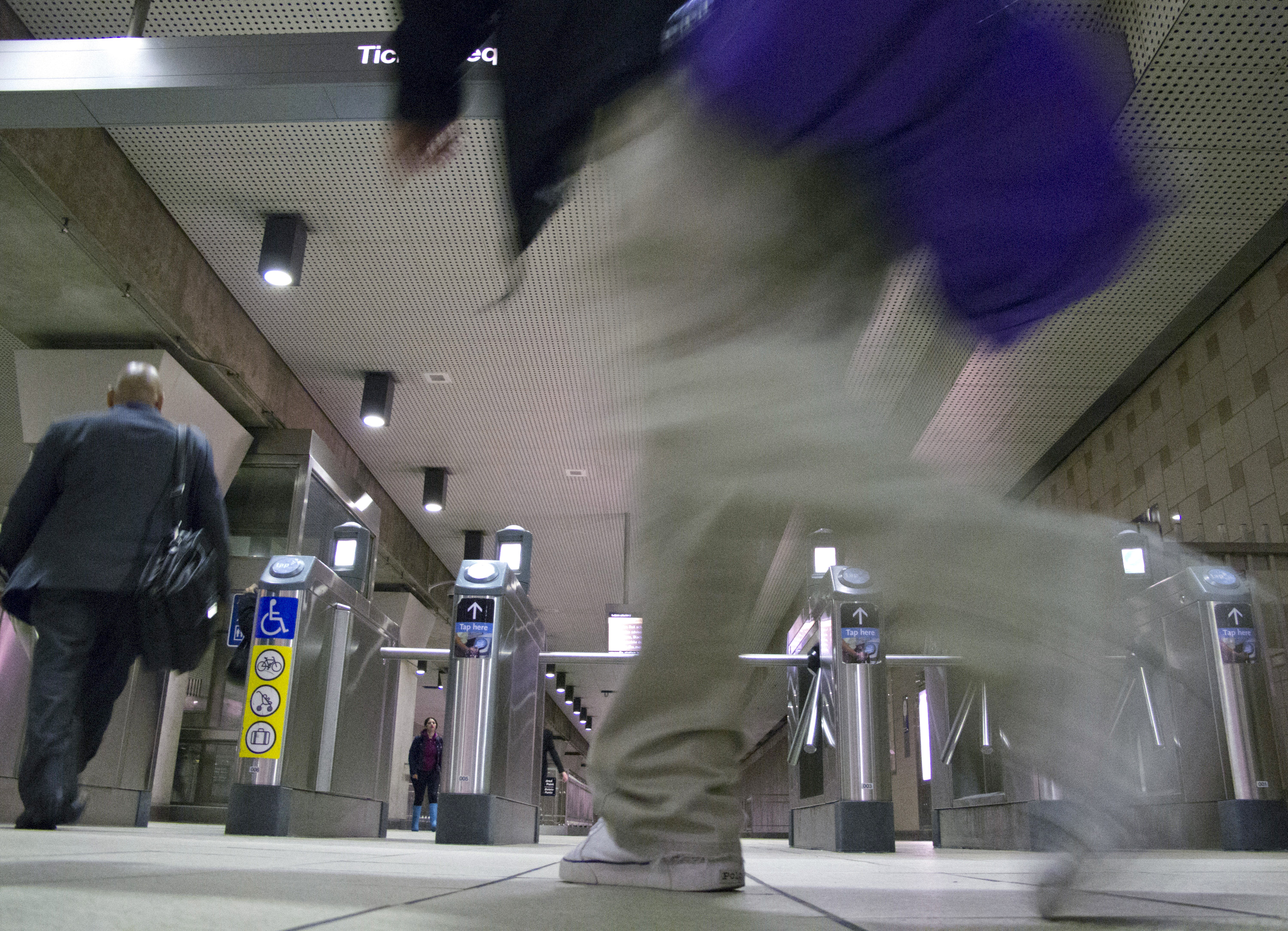 Metro Los Ángeles ofrece viajes gratuitos para votar en elecciones primarias