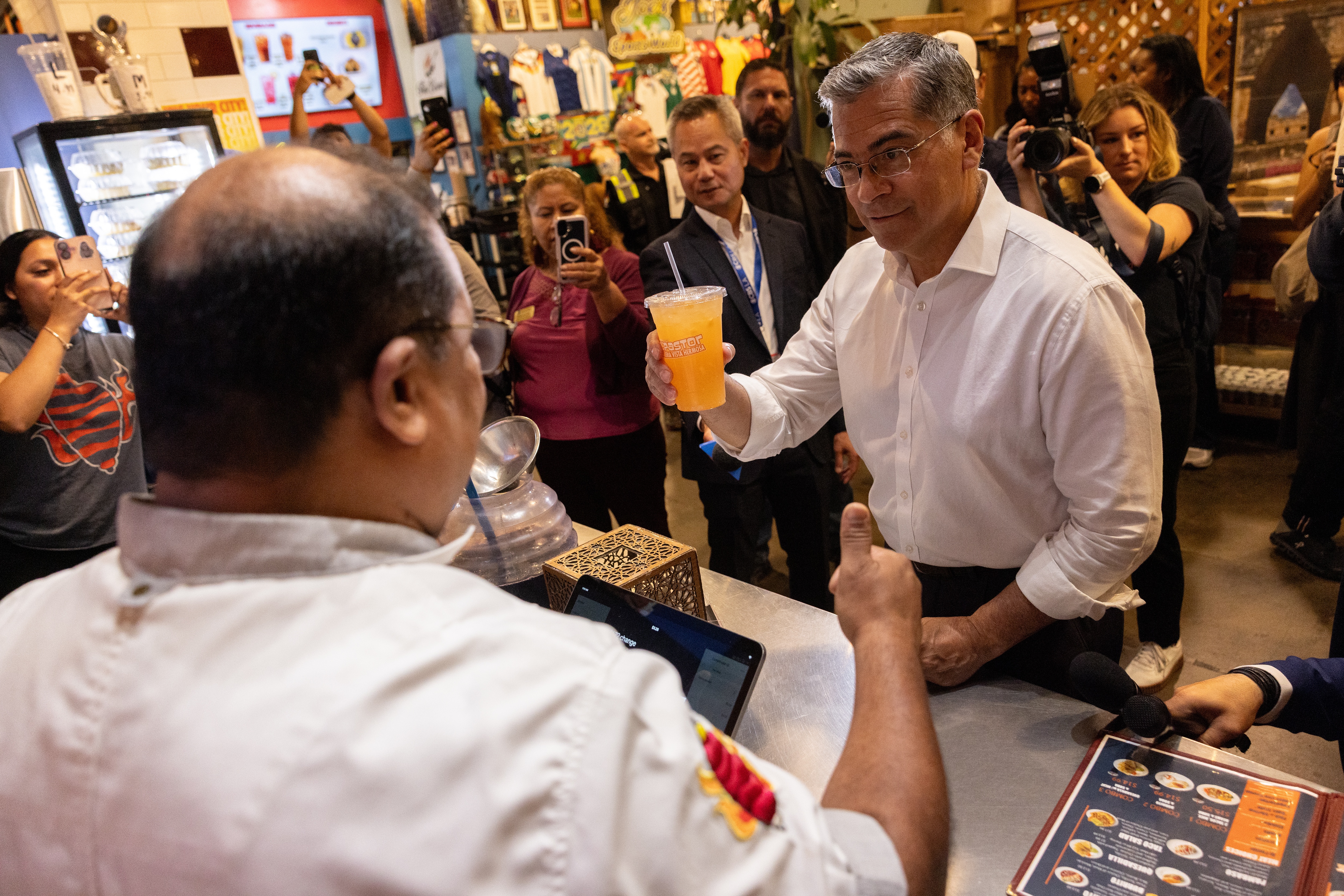 Xavier Becerra ya piensa en las elecciones de noviembre para gobernador de California