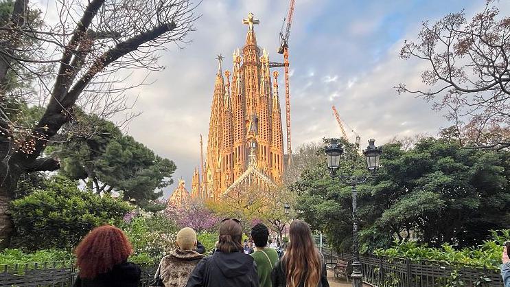 El "arquitecto de Dios": cómo Gaudí imaginó la Sagrada Familia, la iglesia más alta del mundo