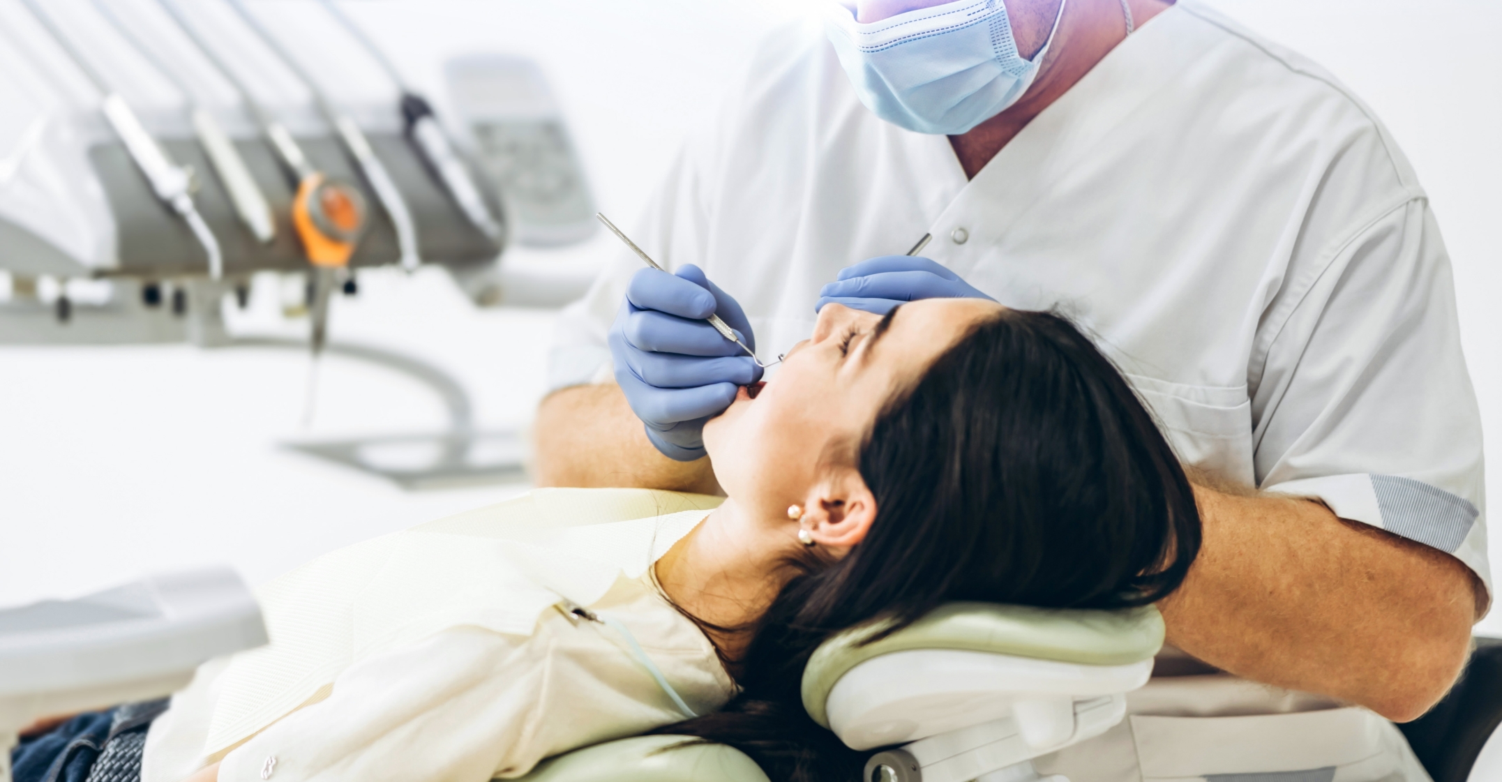 Millones de estadounidenses buscan en el extranjero atención dental menos costosa