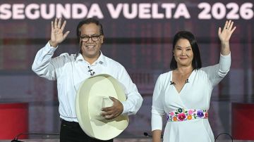 Quiénes son Roberto Sánchez y Keiko Fujimori y qué puede decidir la carrera por presidir el inestable Perú