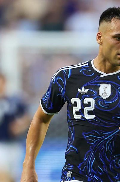 AME9219. TEXAS (ESTADOS UNIDOS), 06/06/2026.- Lautaro Martínez de Argentina controla un balón este sábado, en un partido amistoso previo al Mundial de la FIFA 2026 entre Argentina y Honduras en el Kyle Field de Texas (Estados Unidos). EFE/ Carlos Ramírez