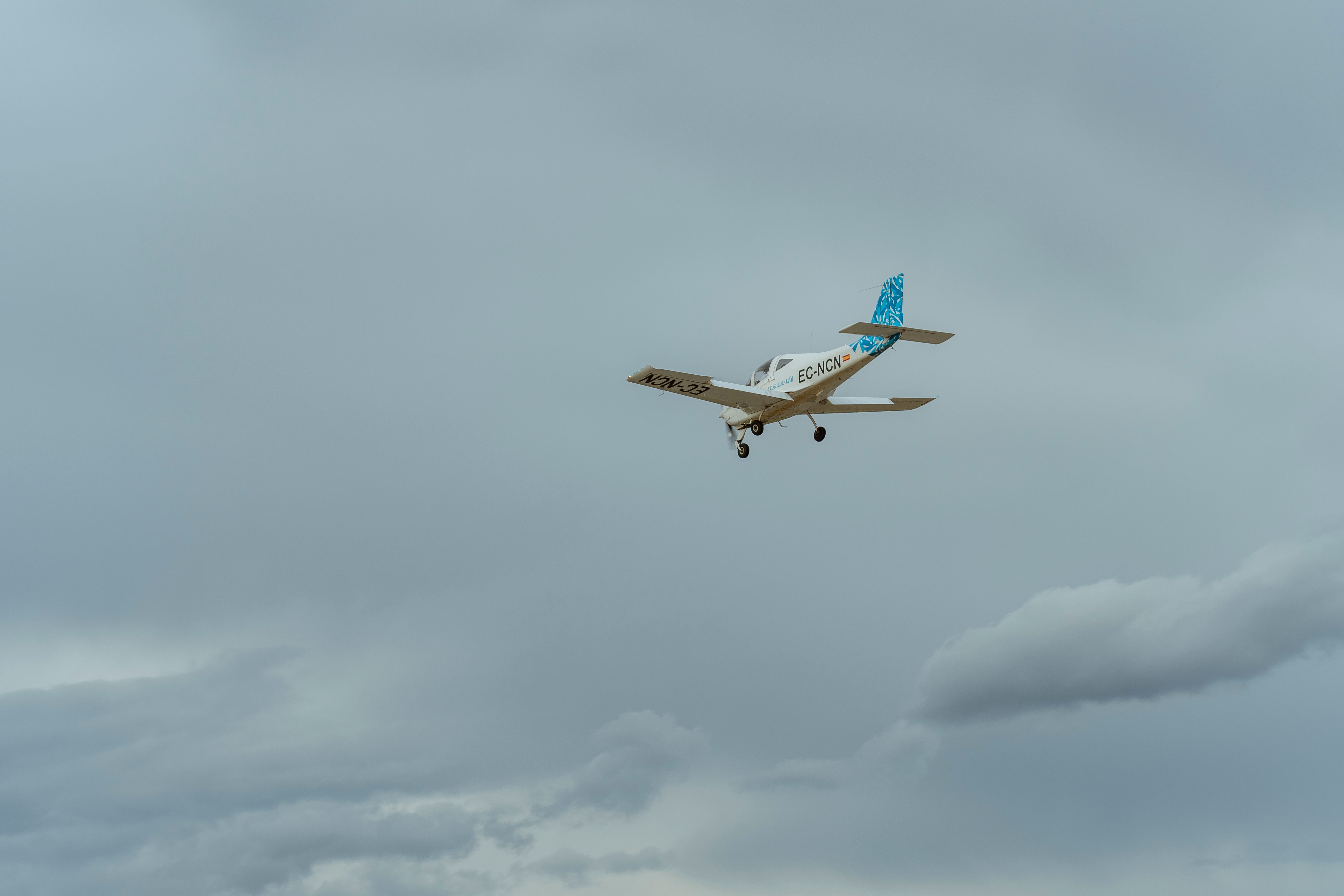 Tres personas murieron tras estrellarse una avioneta cerca de una zona residencial en Maryland