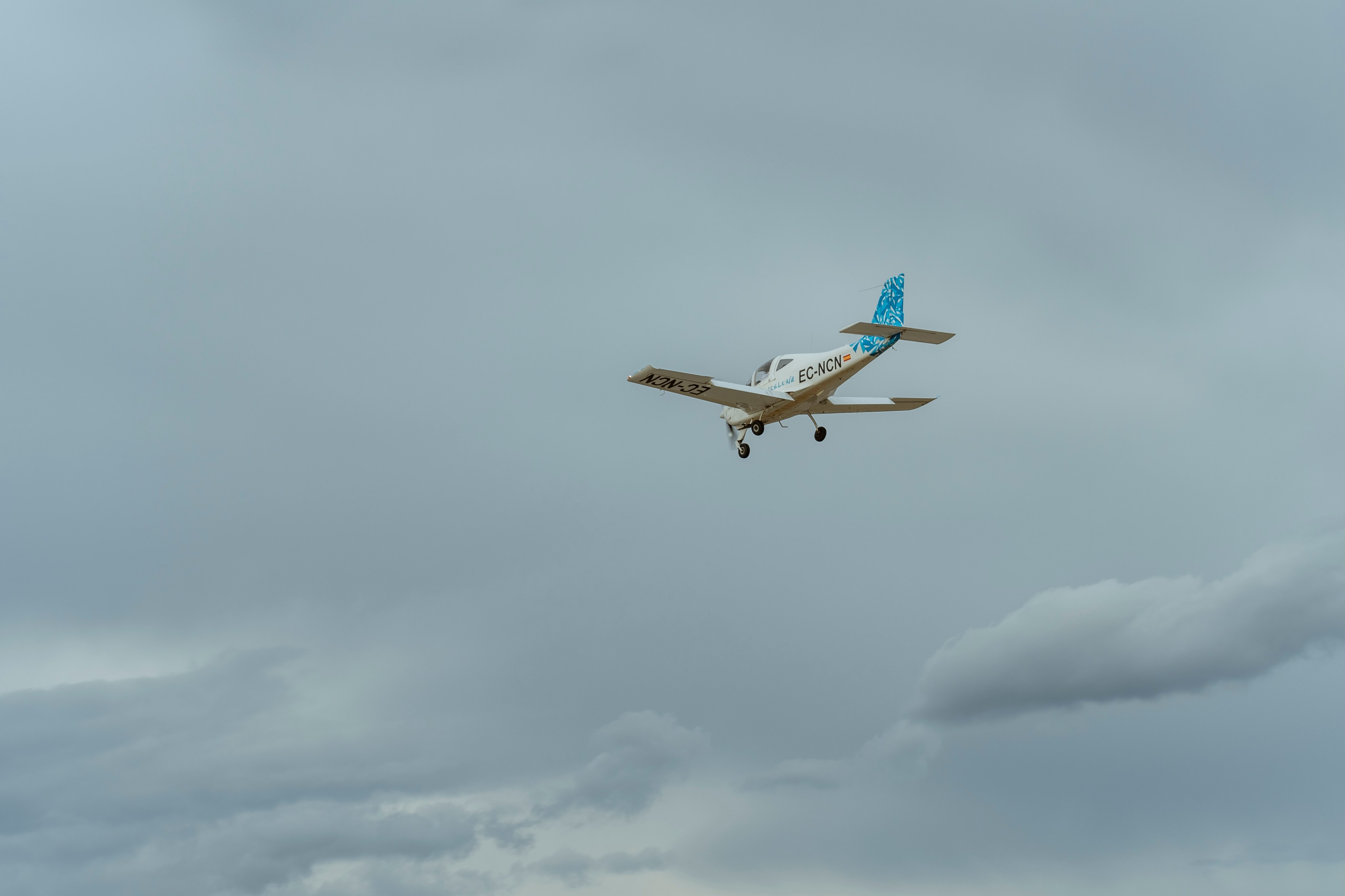 Tres personas murieron tras estrellarse una avioneta cerca de una zona residencial en Maryland