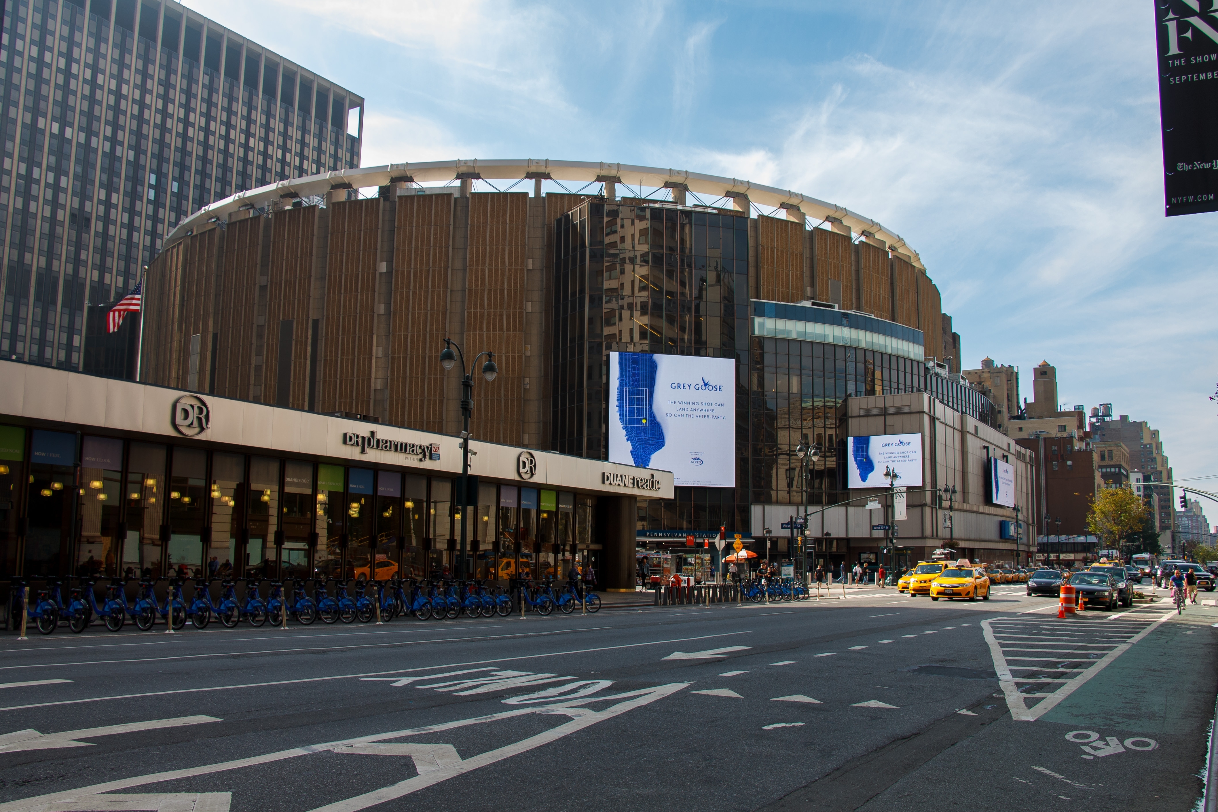 Muere asistente a concierto tras caer desde una zona elevada en el Madison Square Garden de Nueva York