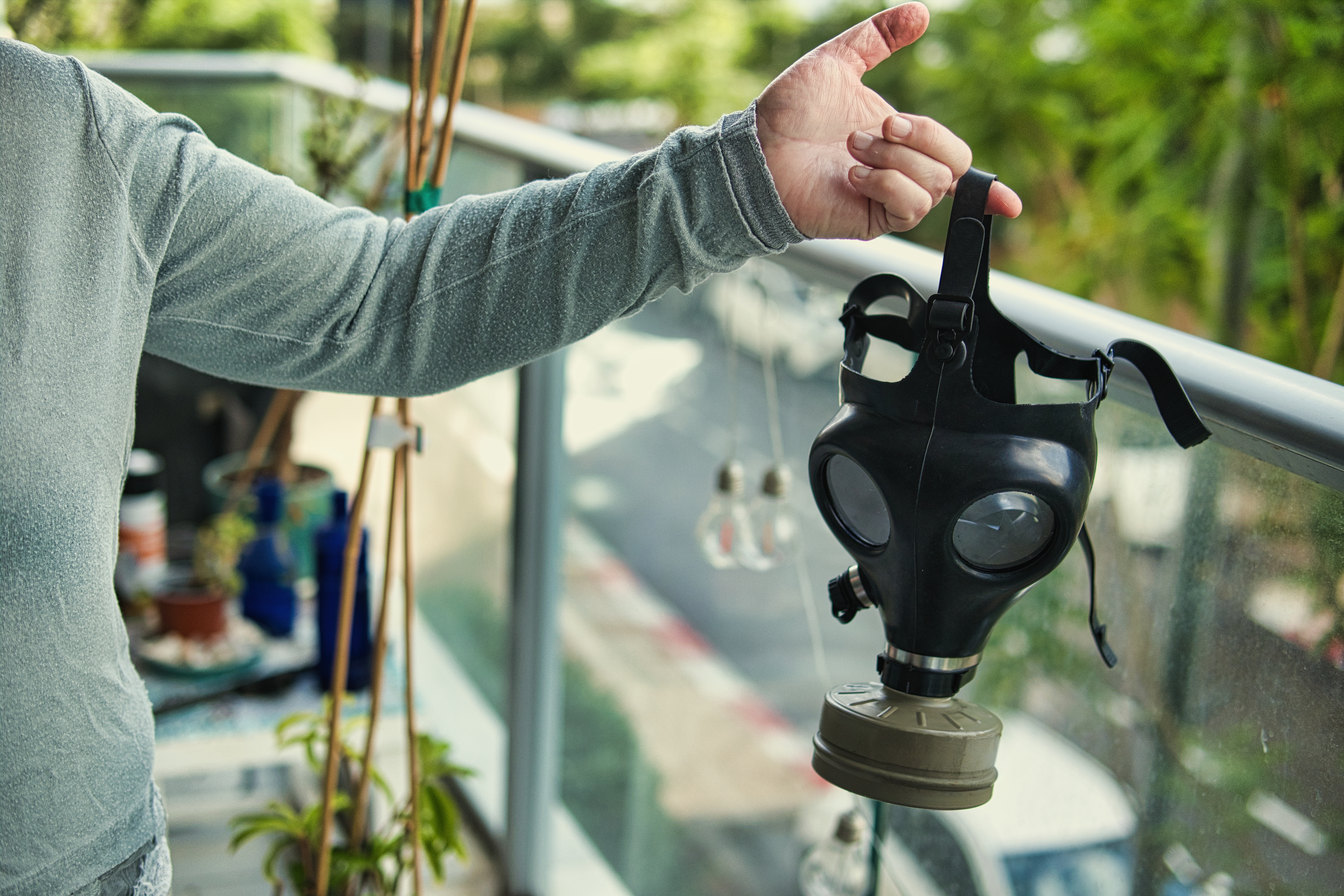 Pareja de Oregón demanda a su vecina por un hedor insoportable que les obligó a usar máscaras antigás