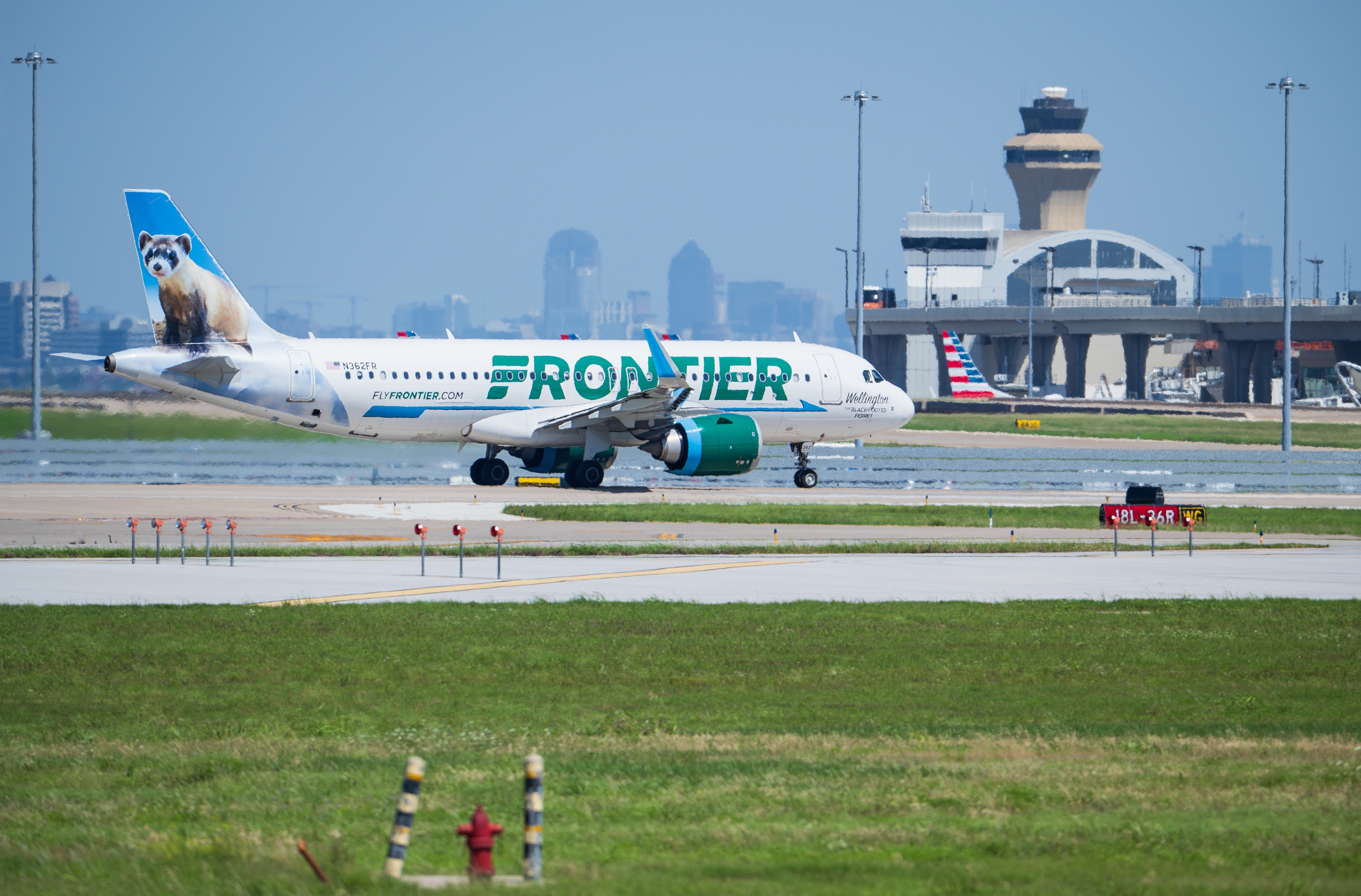 Exluchador de MMA sometió a pasajero que intentó abrir una puerta de emergencia en pleno vuelo de Frontier Airlines