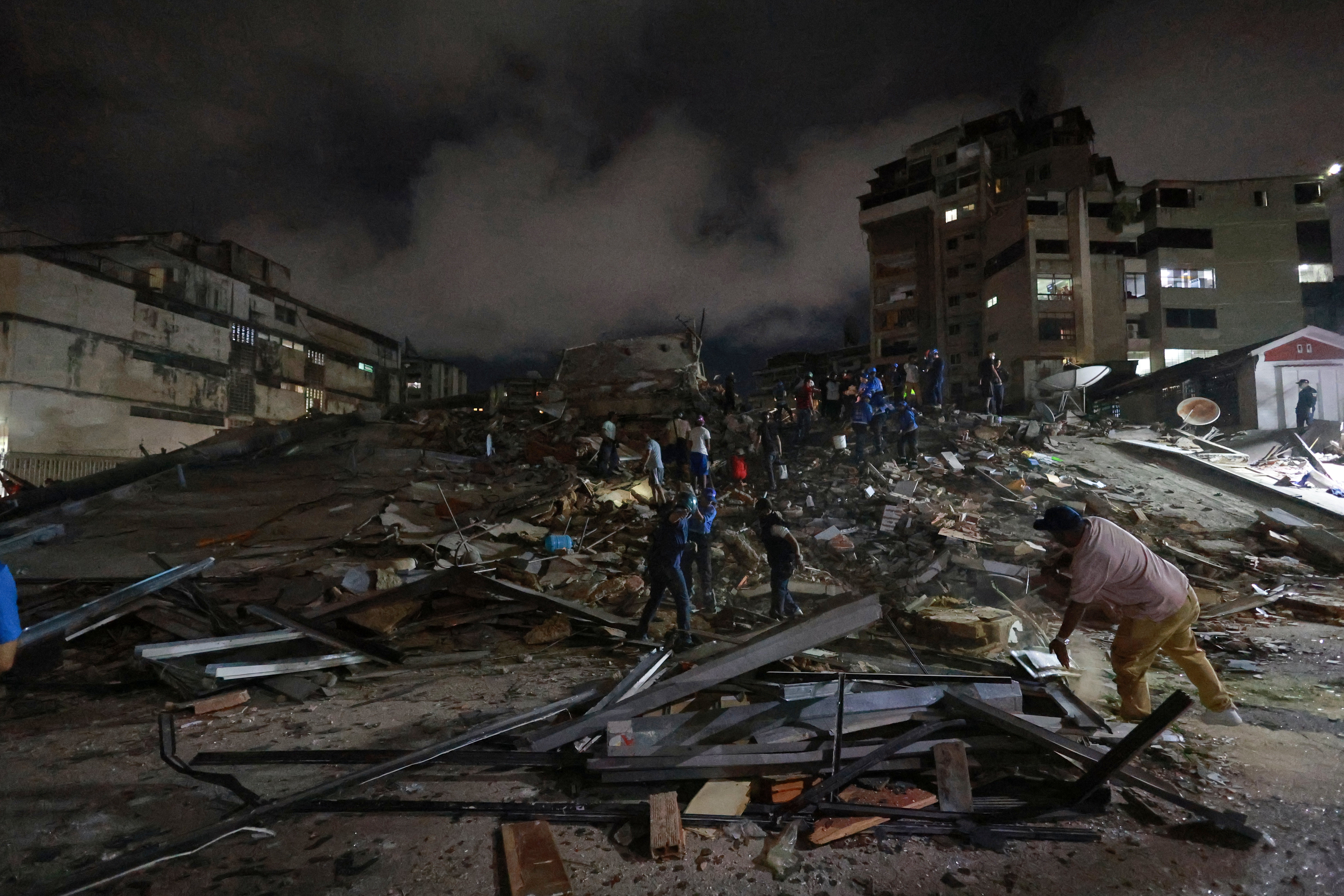 Trump ofrece ayuda a Venezuela tras devastadores terremotos; se pronostican miles de víctimas mortales