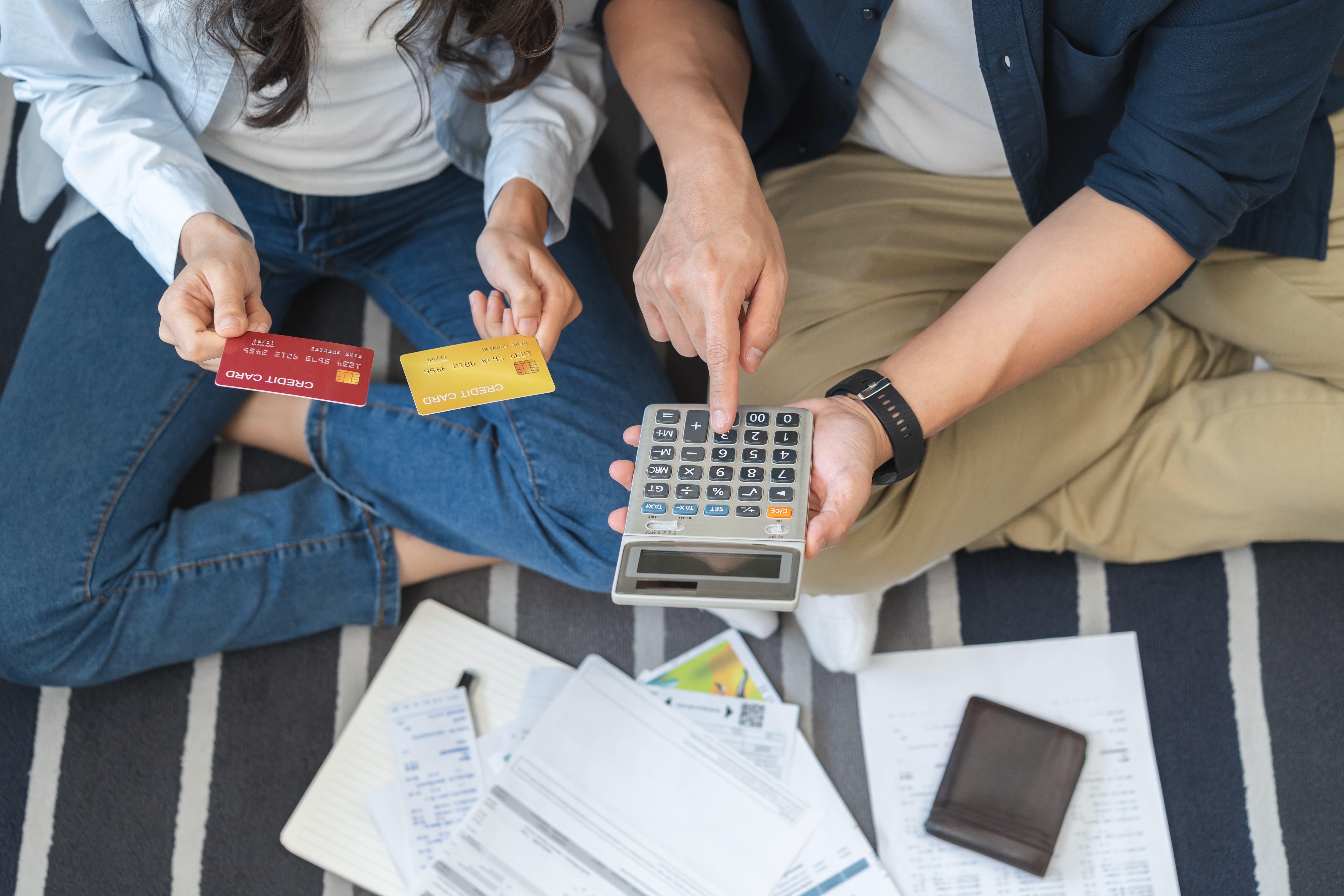 3 formas de pagar la deuda de tarjetas de crédito ante una creciente inflación, según expertos
