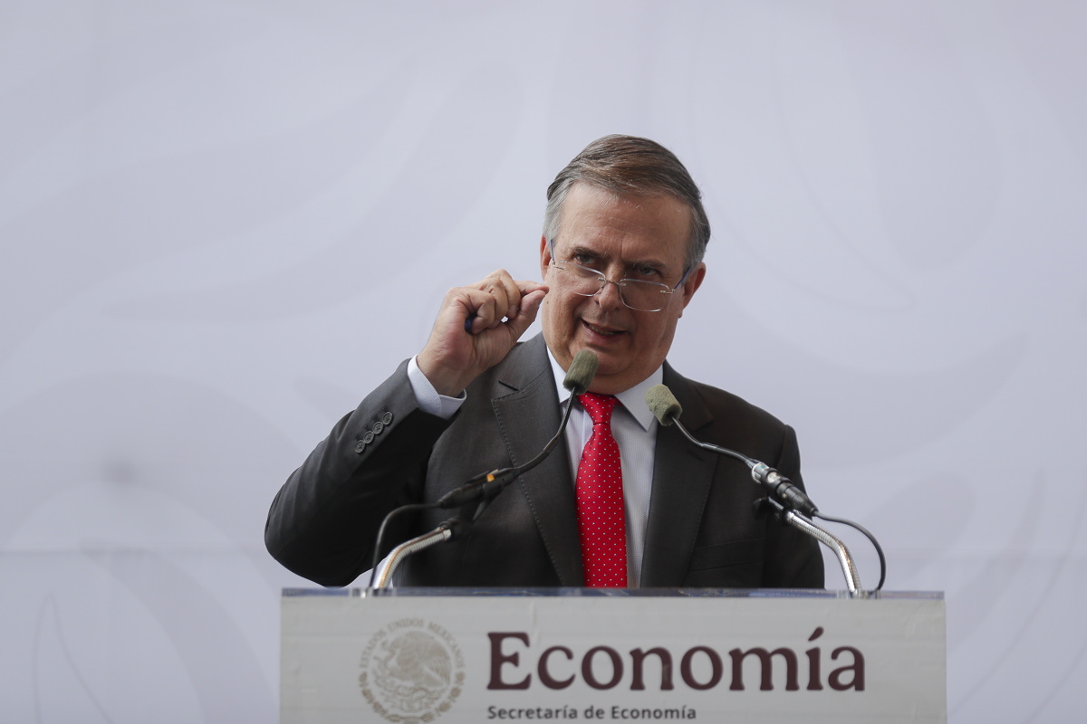 México asegura que EE.UU. "no quiere salirse" del T-MEC pese a su rechazo a extenderlo