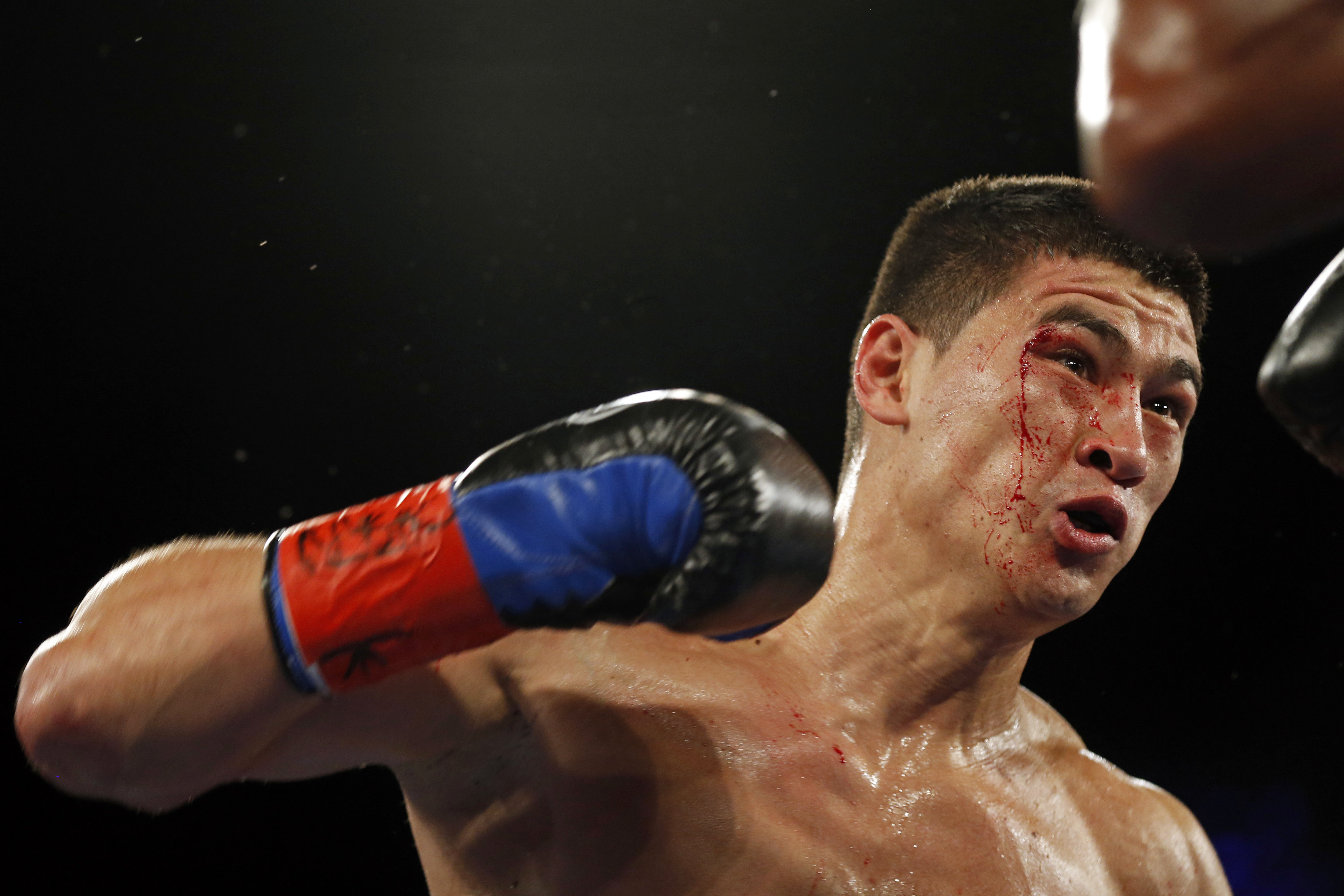 Dmitry Bivol rechazó oferta millonaria para trilogía con Beterbiev