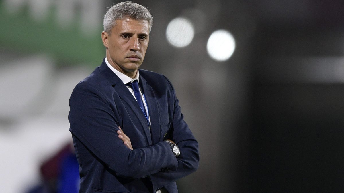 Sin visa, sin registro y espiando vestidores: El escándalo ilegal que mancha el debut de Crespo