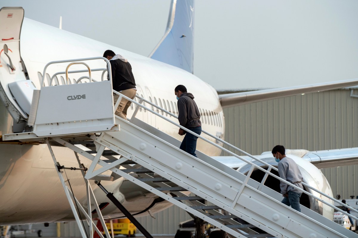 Nueva regla de USCIS podría permitir que jueces decidan más rápido sobre casos de asilo o deportación