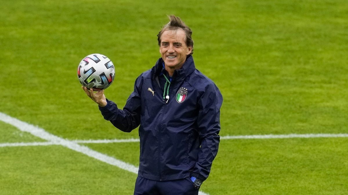 Roberto Mancini y Claudio Ranieri, los elegidos para sacar a Italia de la crisis en la selección