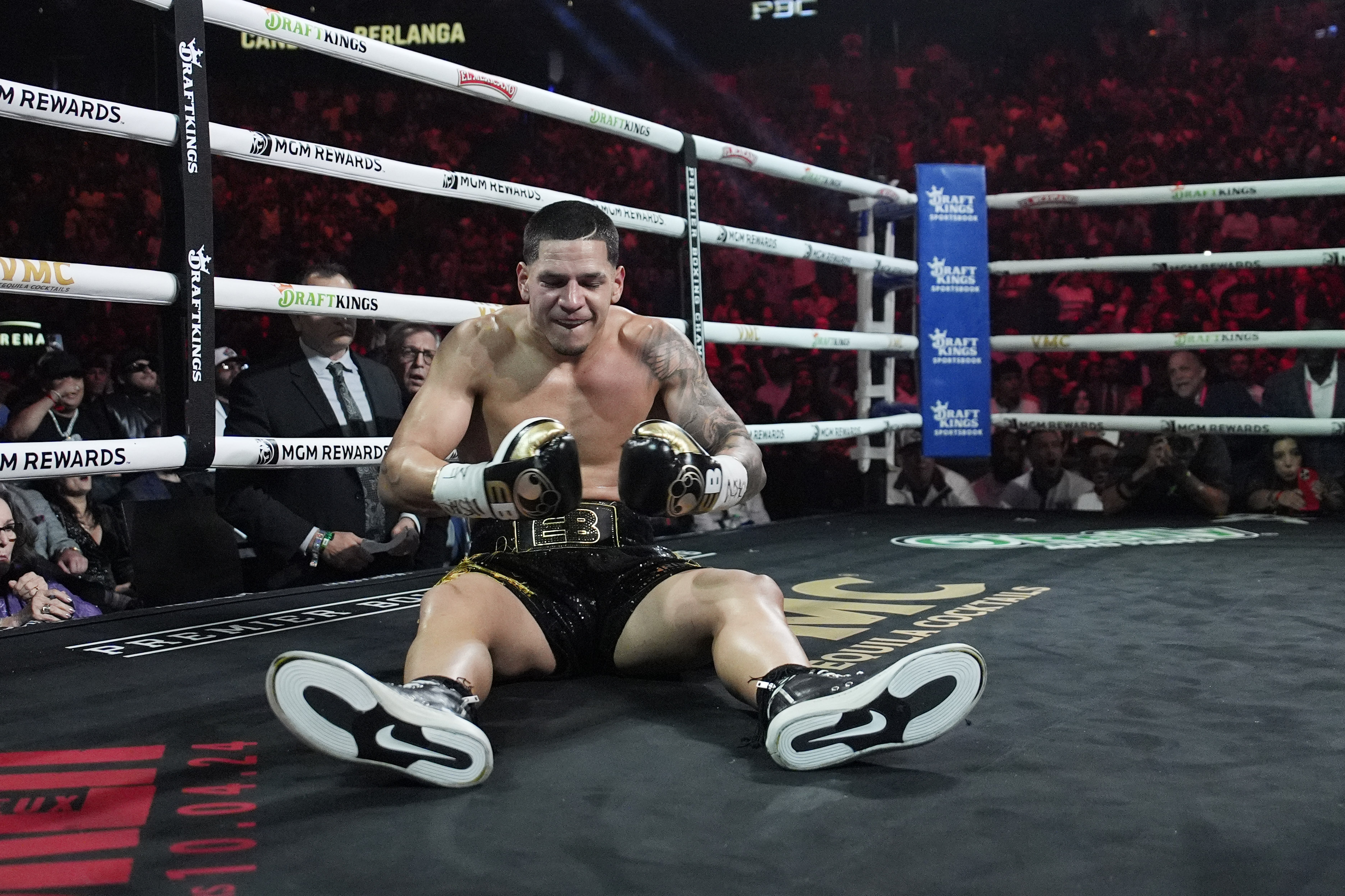 Edgar Berlanga se repuso de una caída para noquear a Steven Butler en siete rounds