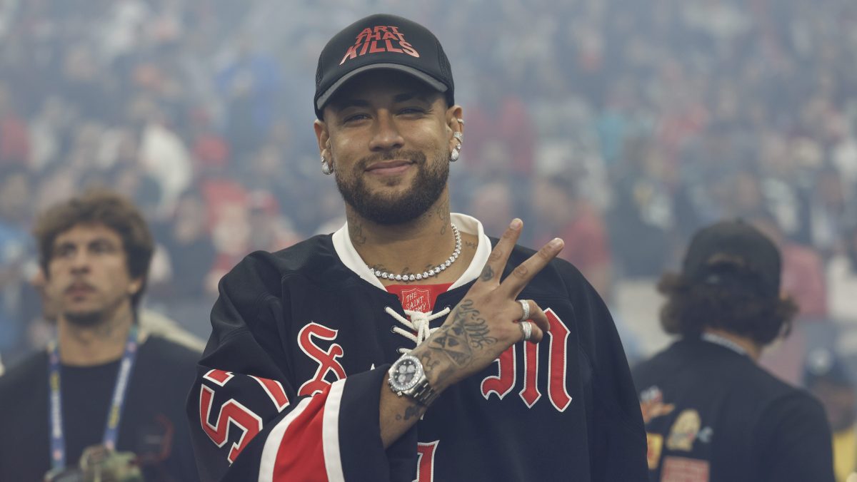 Neymar volvió de vacaciones y anotó un doblete que le dio el empate al Santos contra Chapecoense