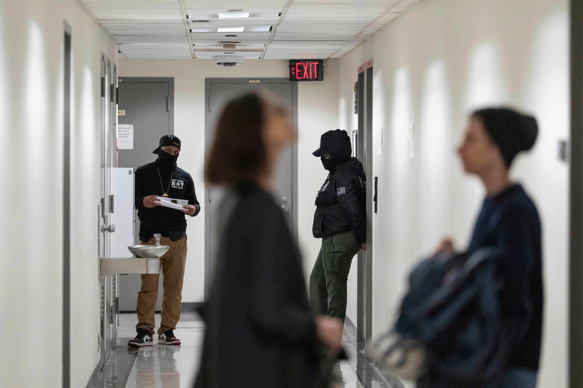 ¿Por qué son preocupantes las audiencias masivas en cortes para deportaciones de inmigrantes?