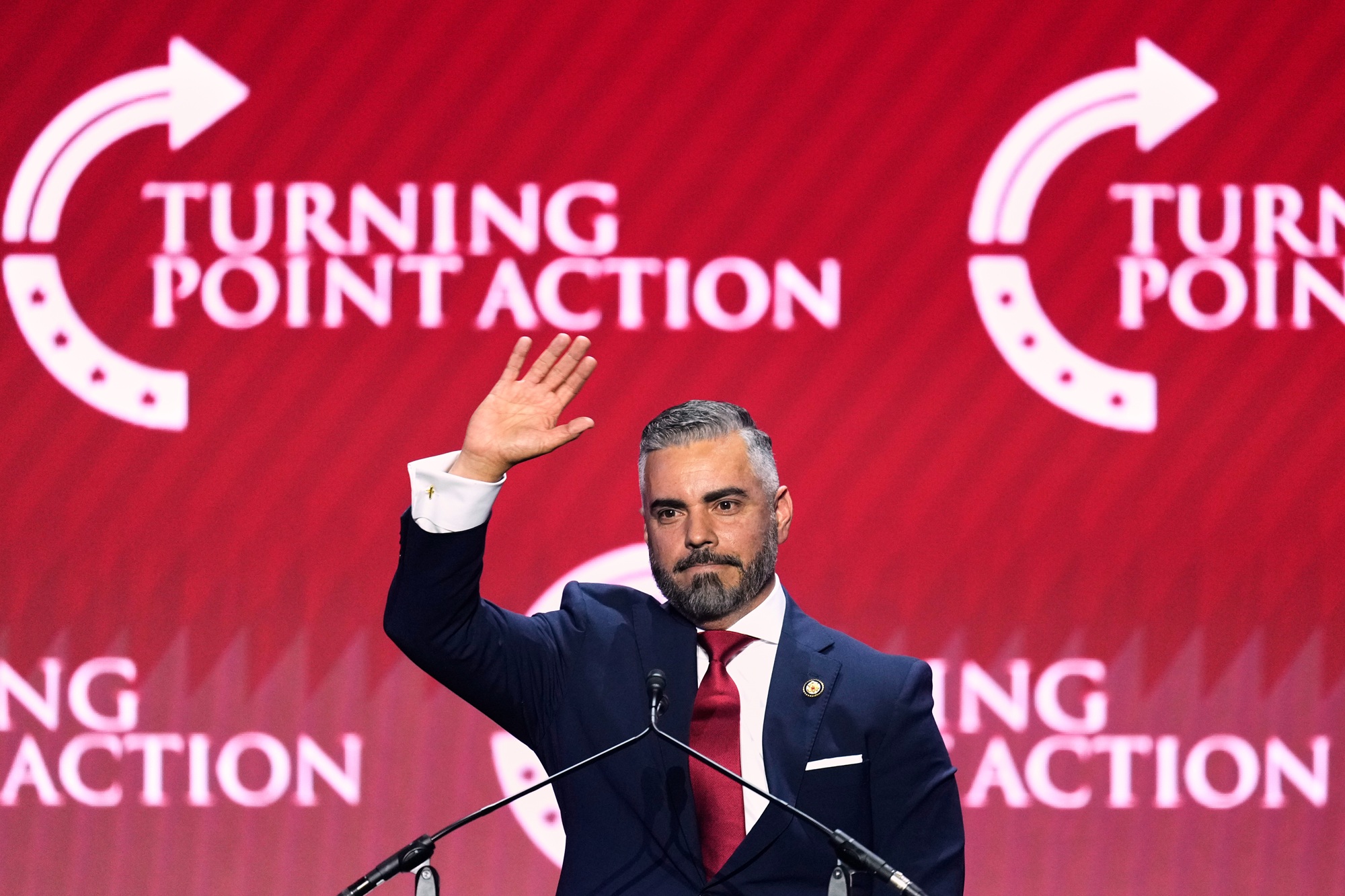 Republicanos que votaron por ley fiscal reciben donaciones de empresas beneficiadas