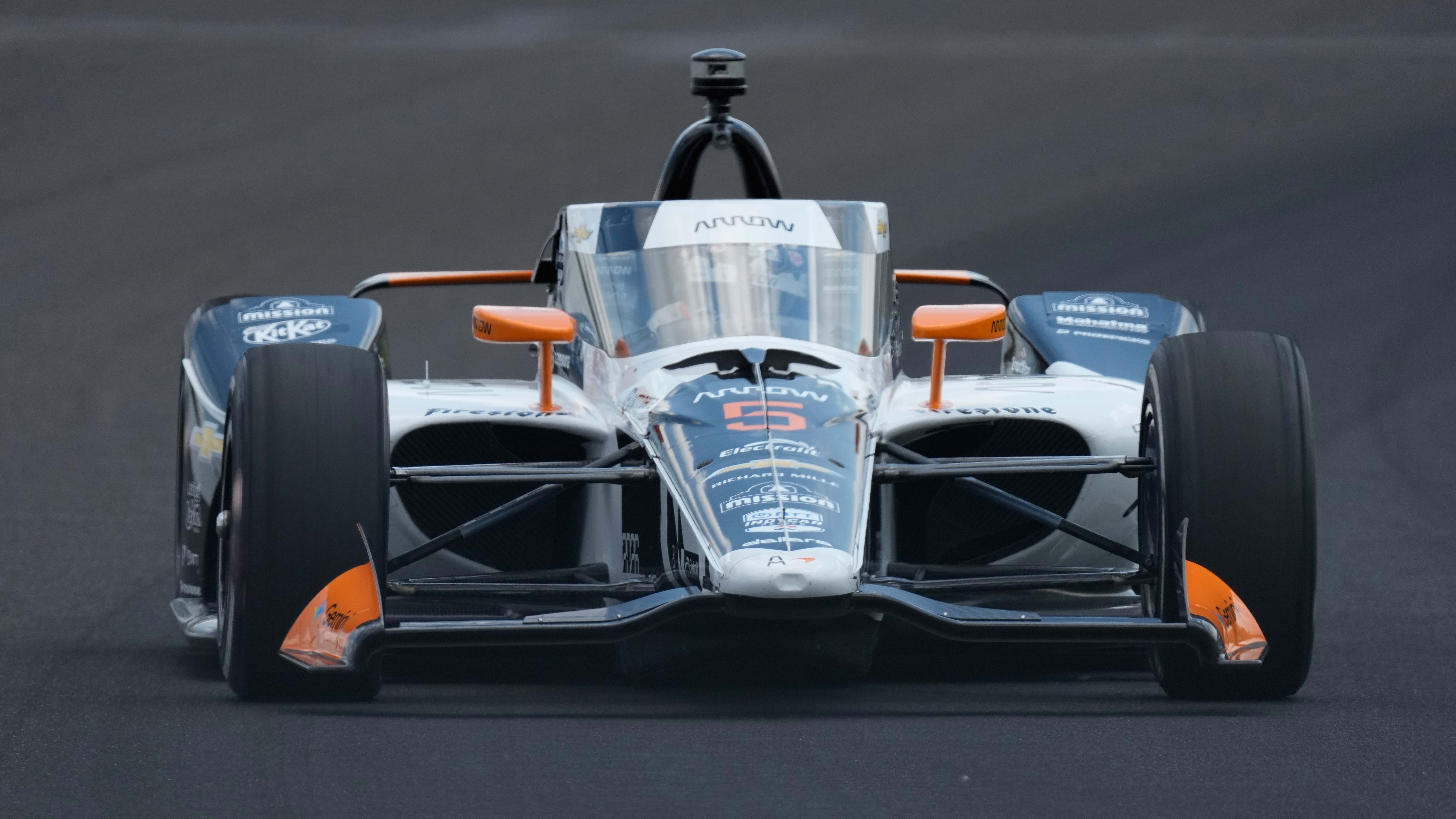 Pato O'Ward regala una alegría a México tras ganar el Gran Premio Honda Indy 200