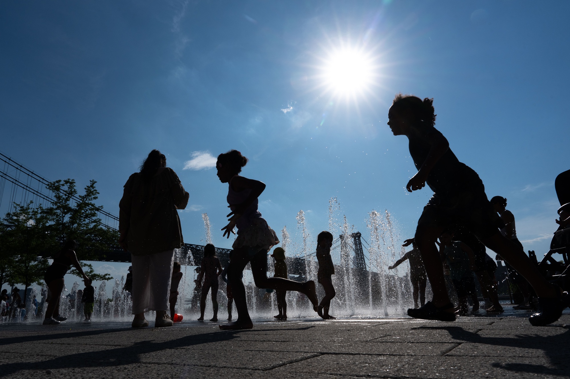 El calor extremo está elevando el costo de la electricidad y poniendo en mayor riesgo a las embarazadas