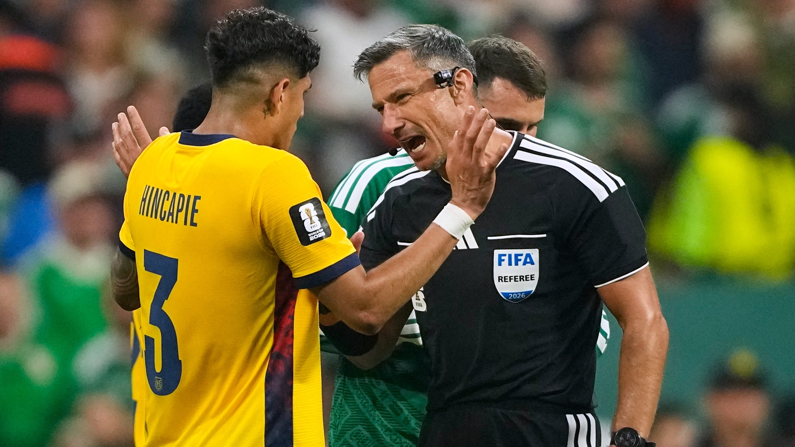 Piero Hincapié habló sobre su polémica expulsión ante México por taparse la boca