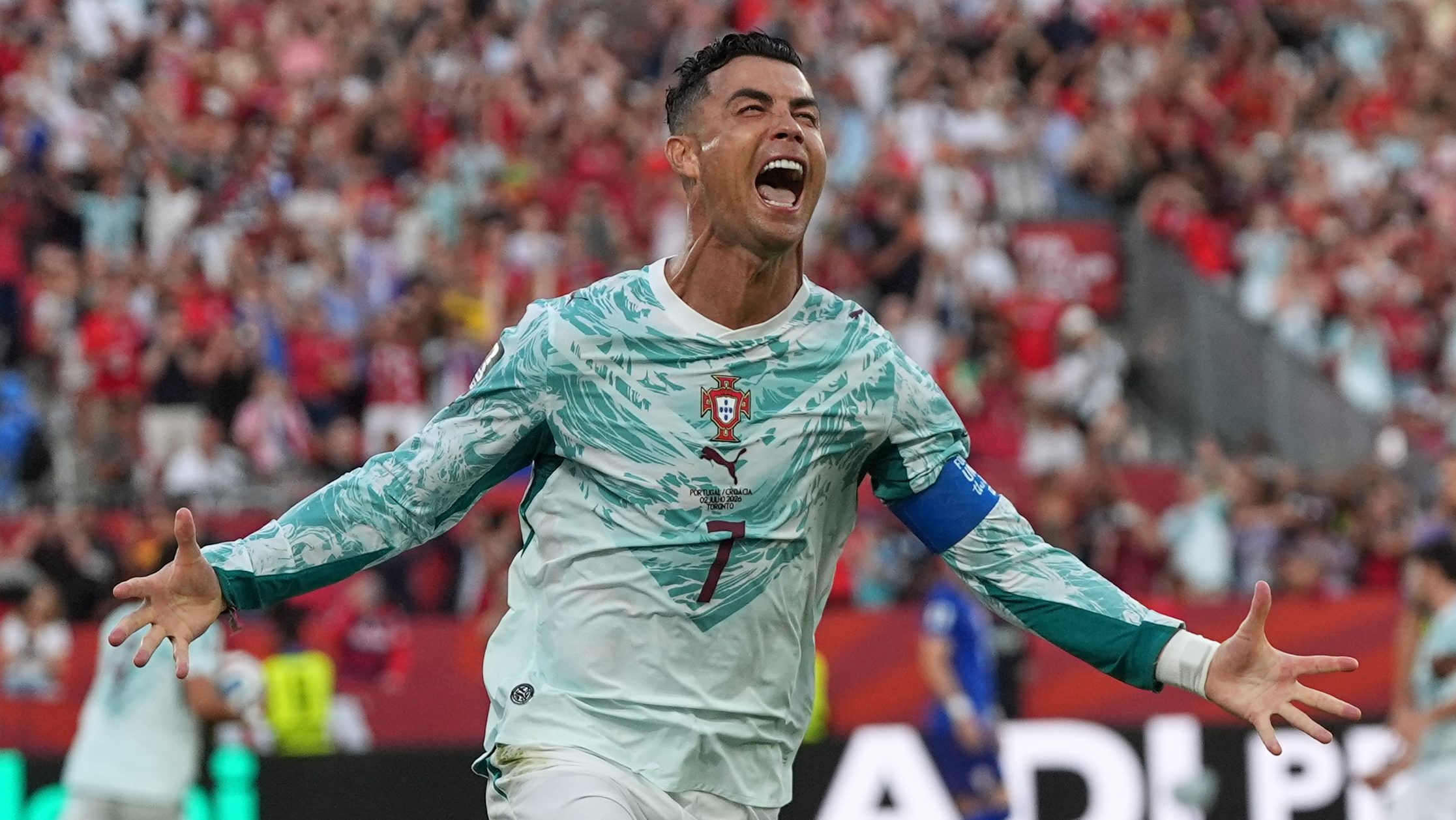 Cristiano Ronaldo y Portugal avanzan a octavos de final con mucha polémica