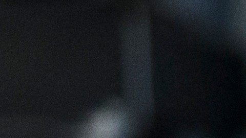 Shohei Ohtani, con mirada seria dentro del dogout de los Dodgers.