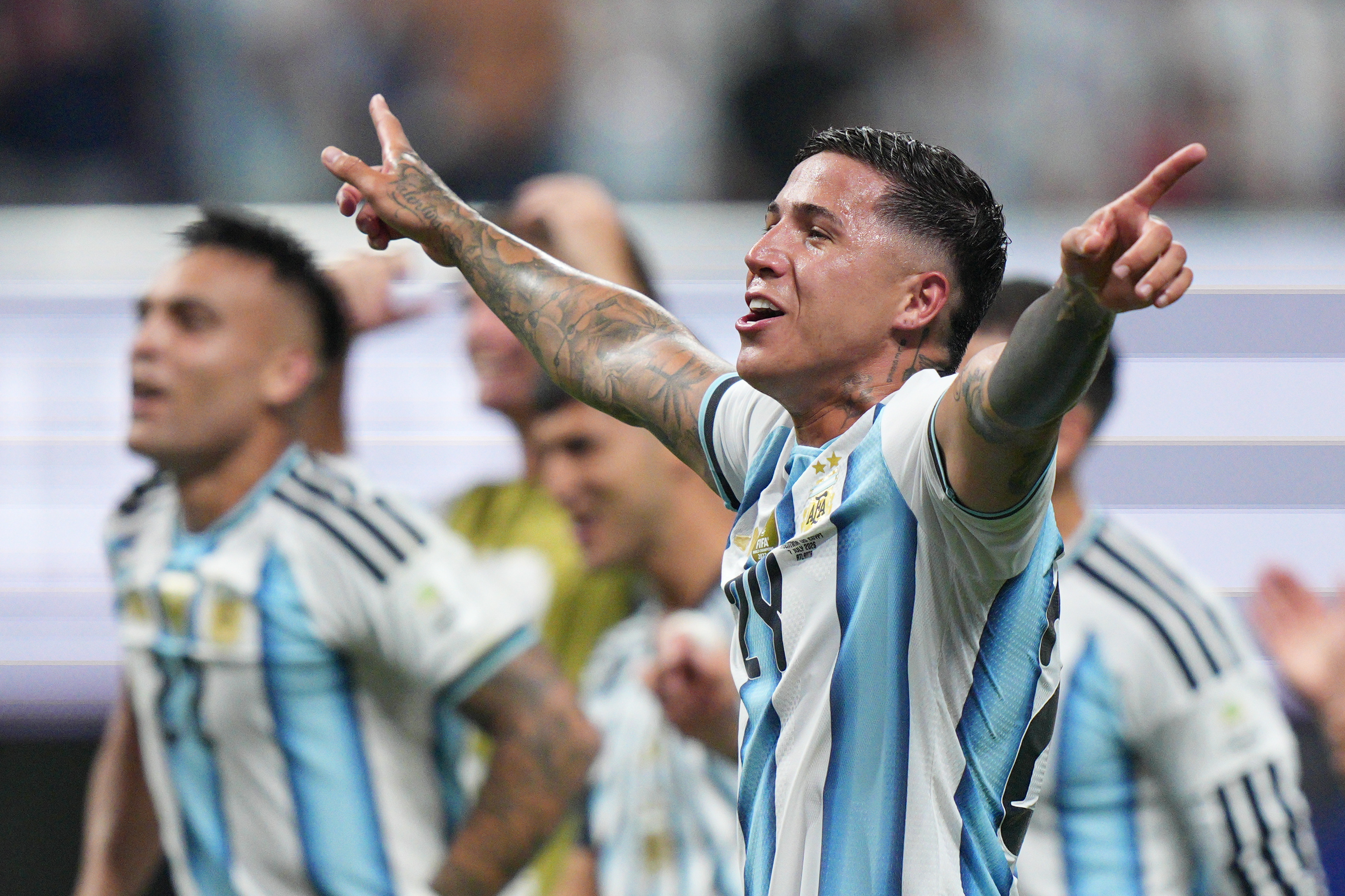 Enzo Fernández y Lautaro Martínez celebran muestra de "carácter" de una Argentina que no "se da por vencido"