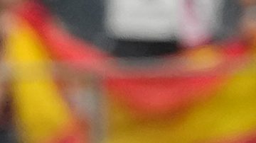 Mikel Oyarzabal cobra el penal con el que puso a España 1-0 momentáneamente en la semifinal contra Francia.