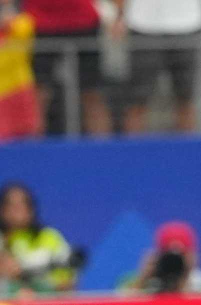 Mikel Oyarzabal cobra el penal con el que puso a España 1-0 momentáneamente en la semifinal contra Francia.