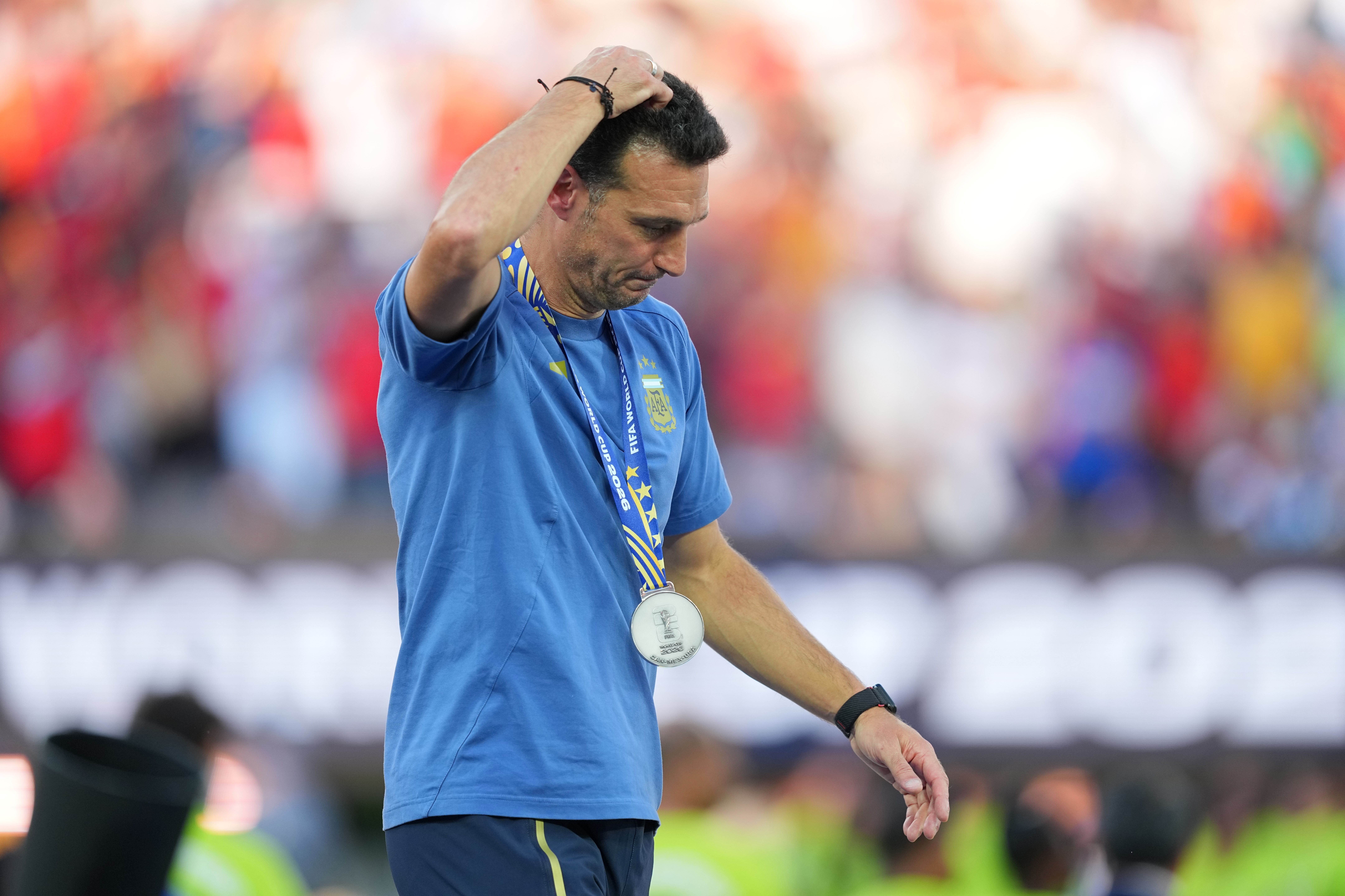 Un emocionado Scaloni evita confirmar su continuidad en Argentina